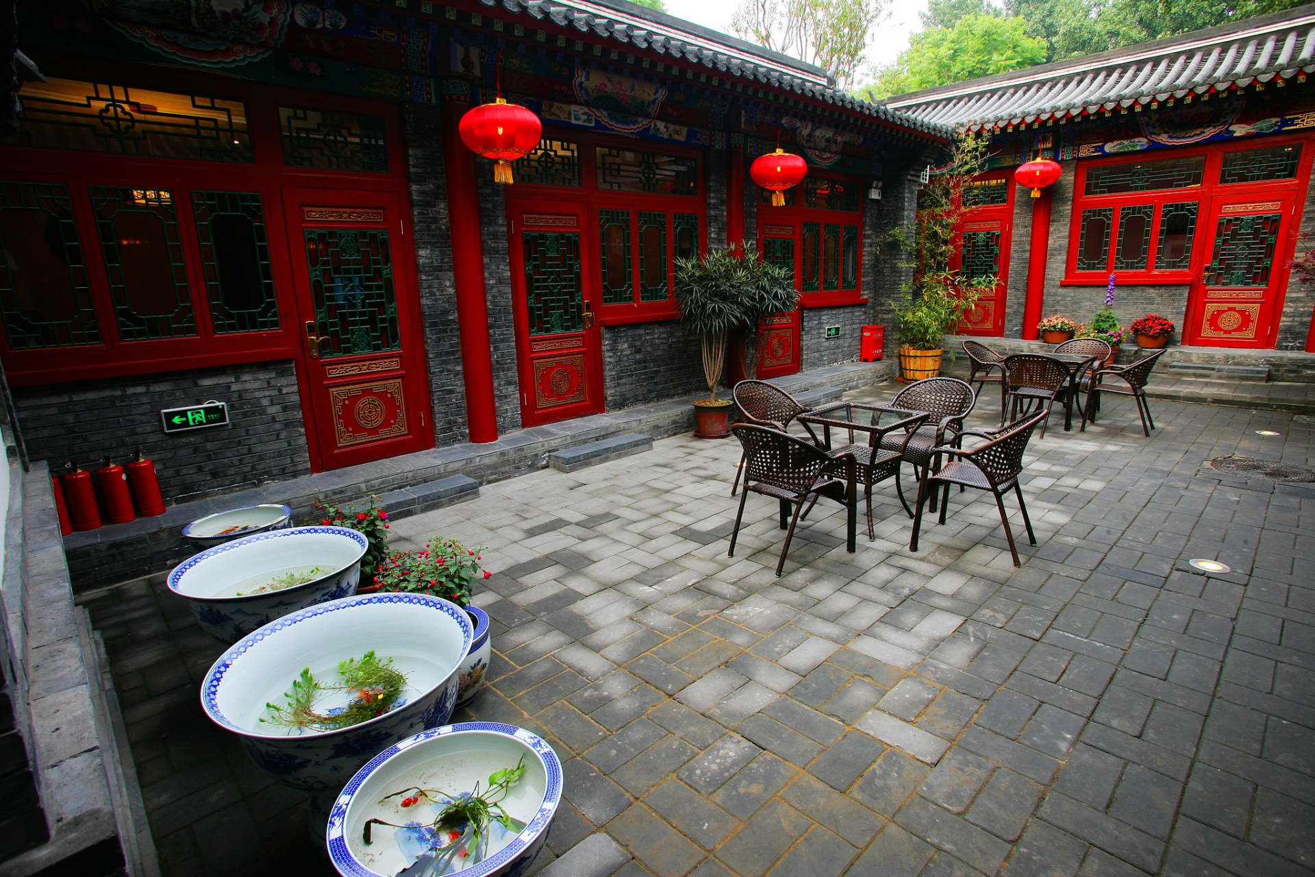 8亿四合院出售 近日,一则"多尔衮行宫出售"的帖子引发网友关注.