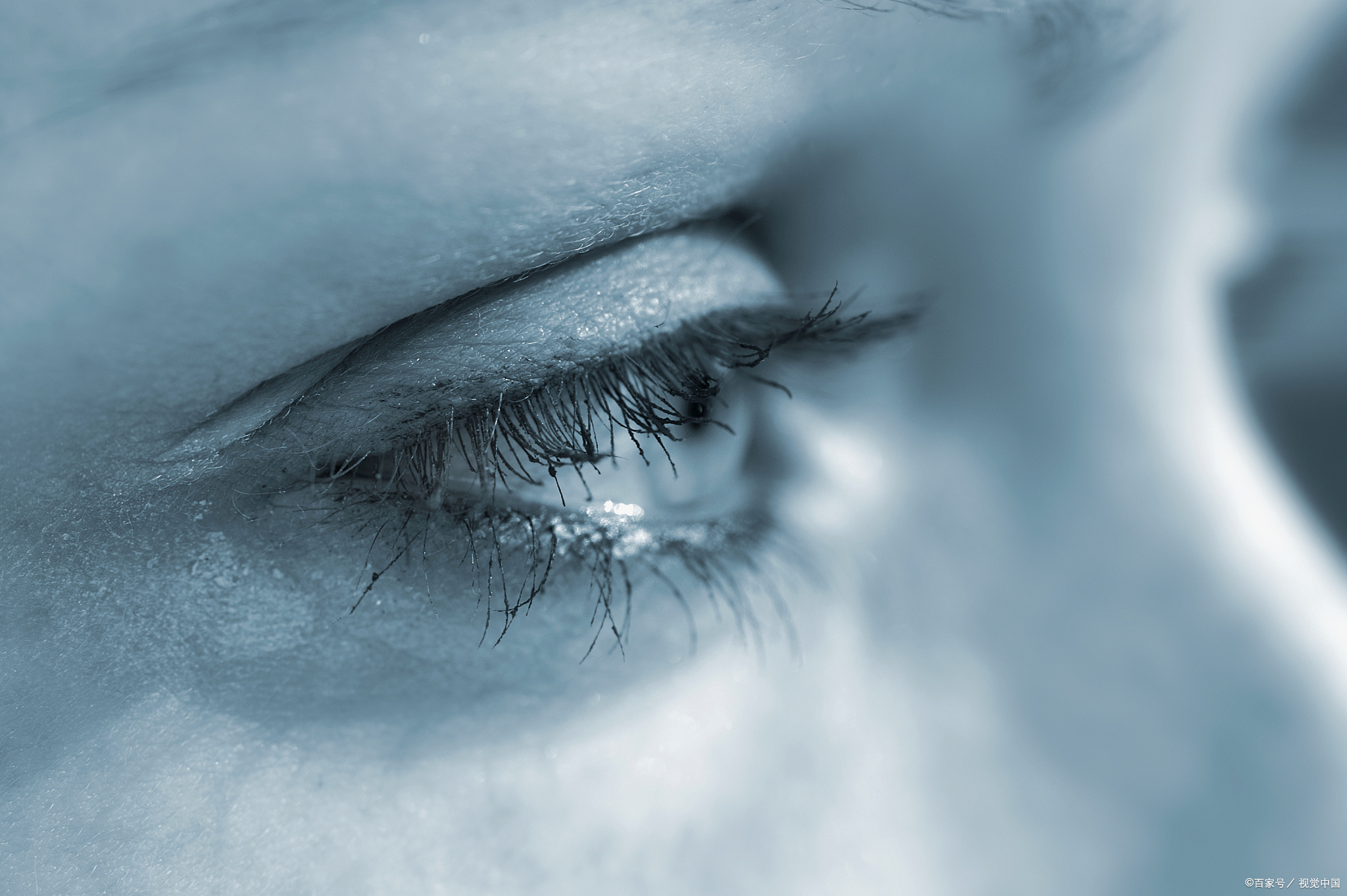 别以为是风吹的!可能是眼睛在 "求救",这样护才对!