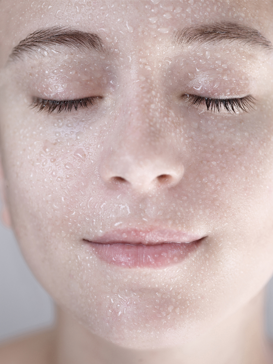 总之,修复脸部角质层薄需要耐心和持久努力,从多方面入手.#医美科普