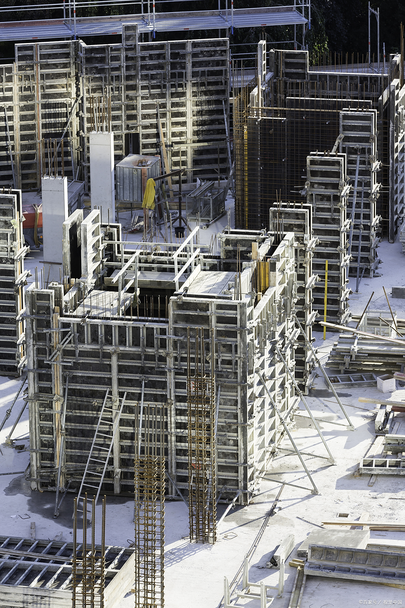 bim 软件和智能算法,进行三维建模,虚拟现实仿真及施工进度模拟等