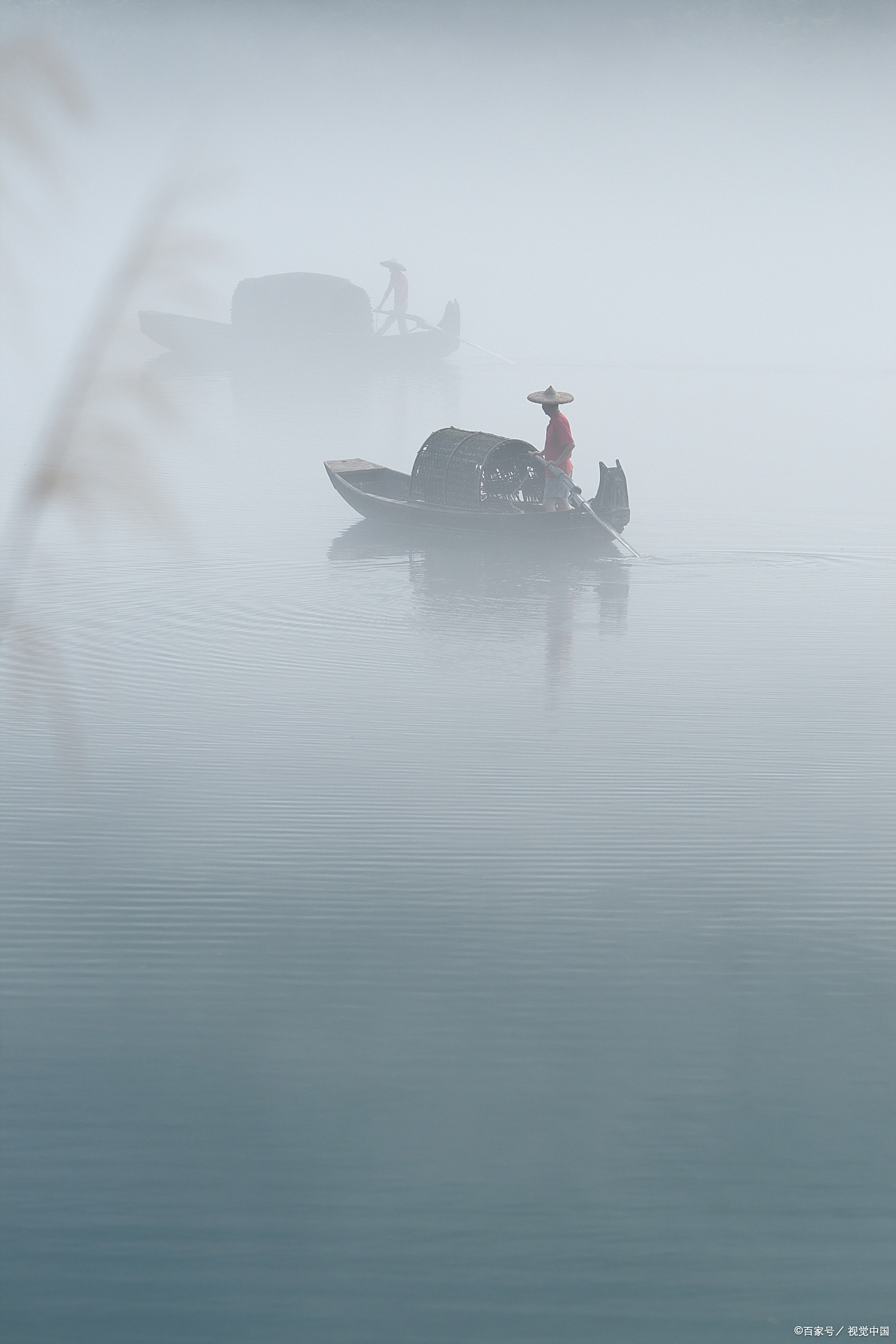 一叶轻船,双人倚揽,烟雨行舟,漫漫红尘