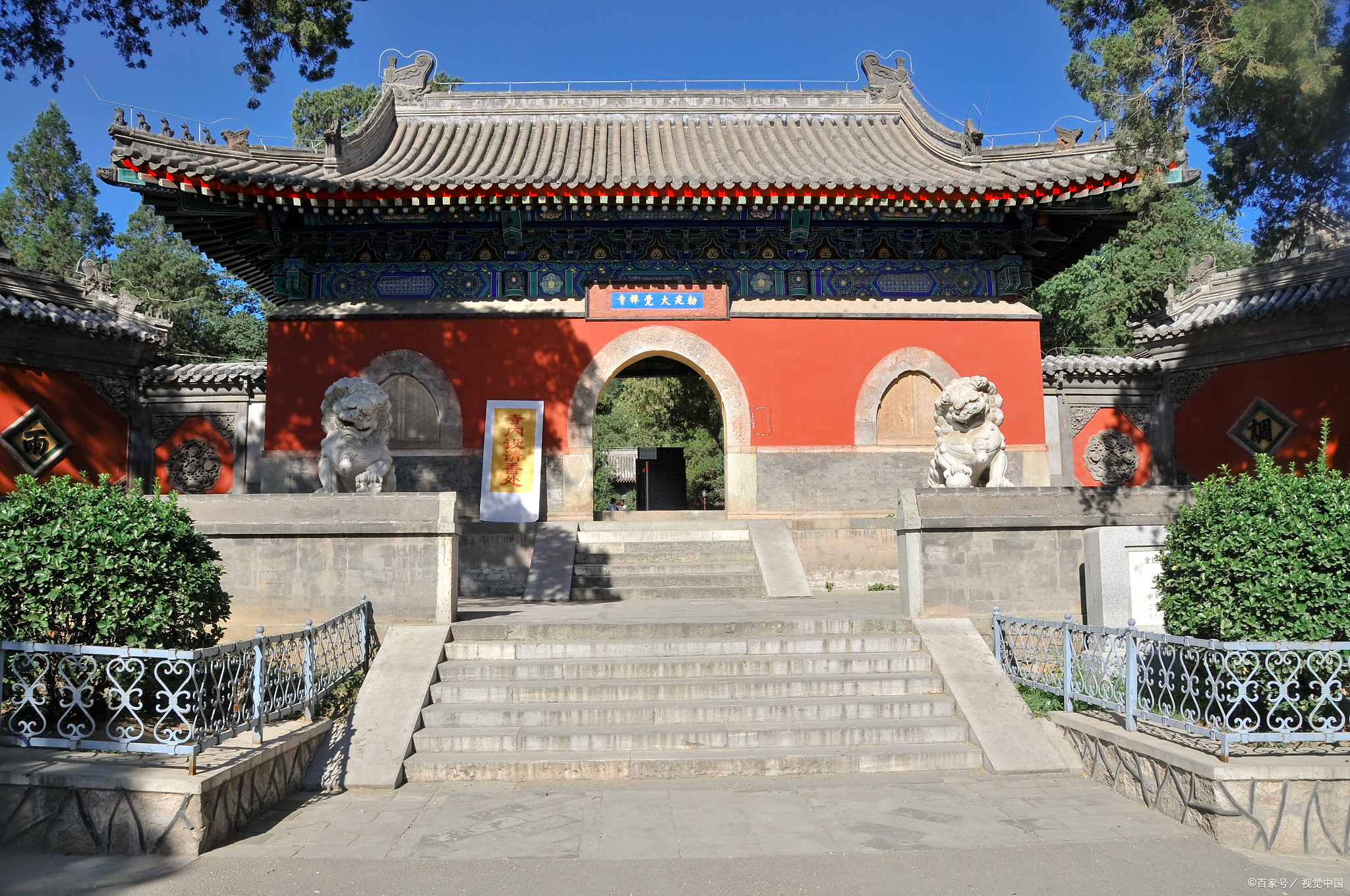 大觉寺:秋季登山,去看最美银杏树叶 大觉寺,一座藏在深山古刹,每个