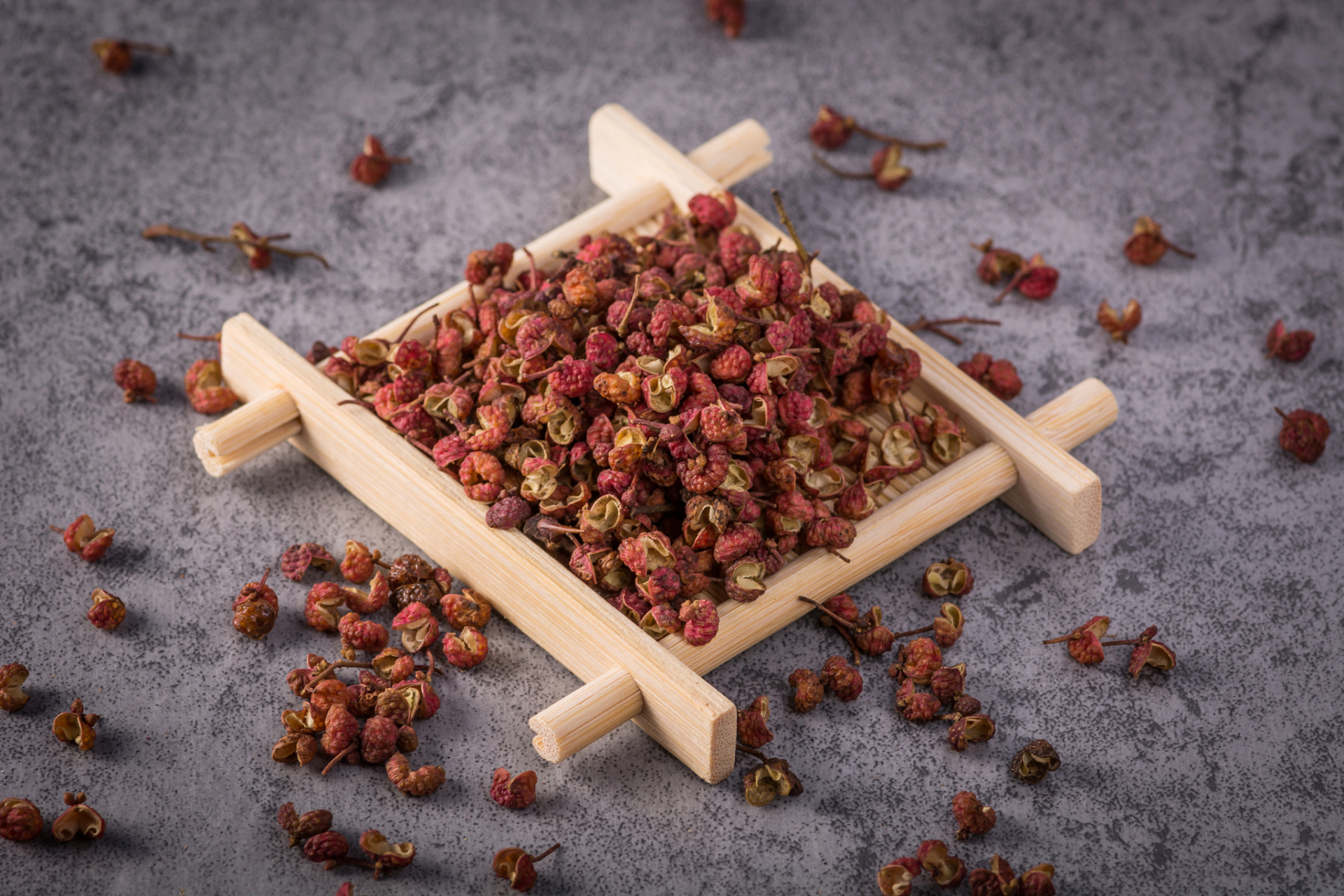 我是一个吃货,最近刚尝试了甘肃天水的大红袍花椒,味道真的是太棒了!