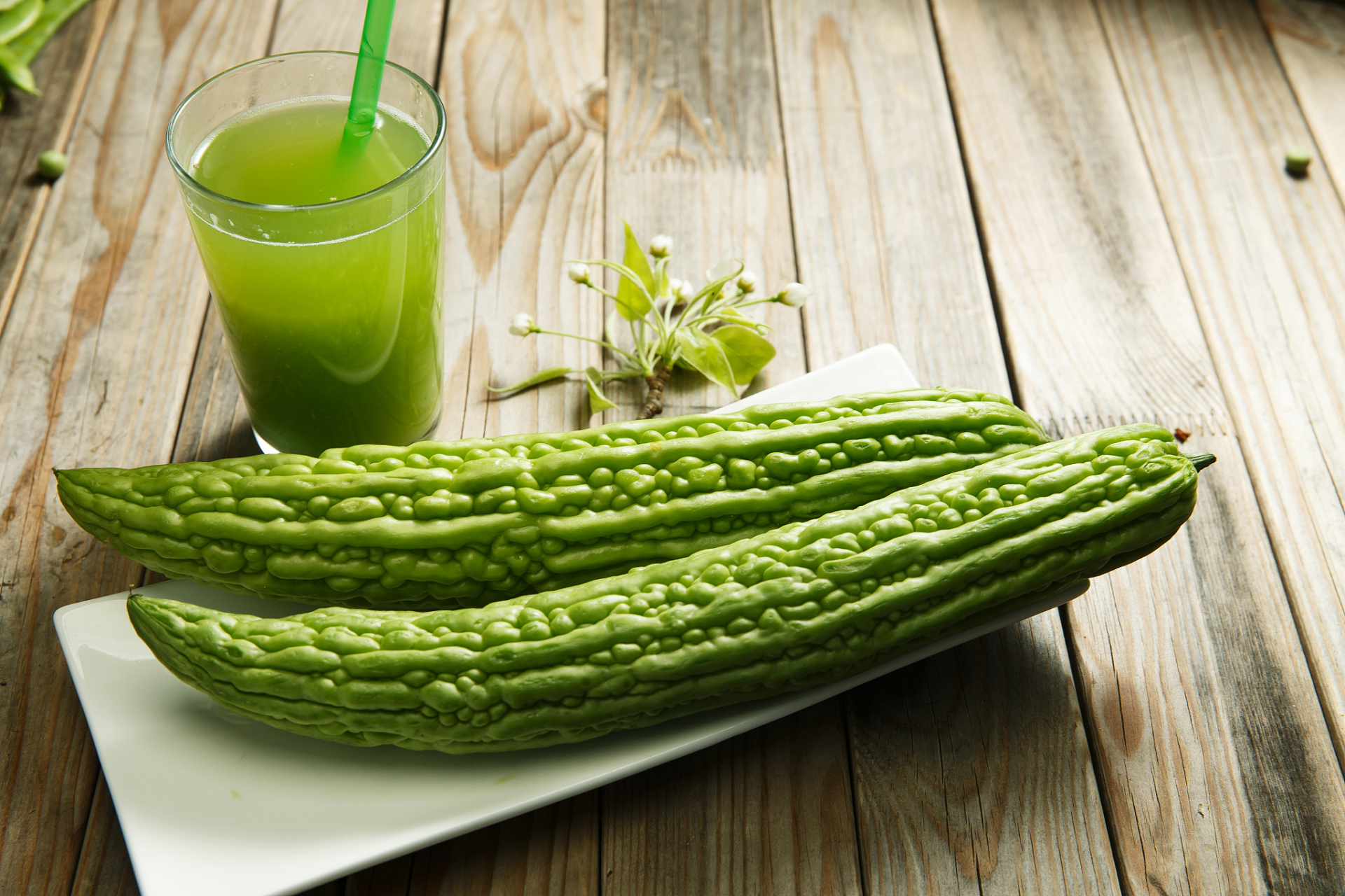 苦瓜茶的功效有哪些	 苦瓜茶临床有清凉解渴,除邪热之功效.