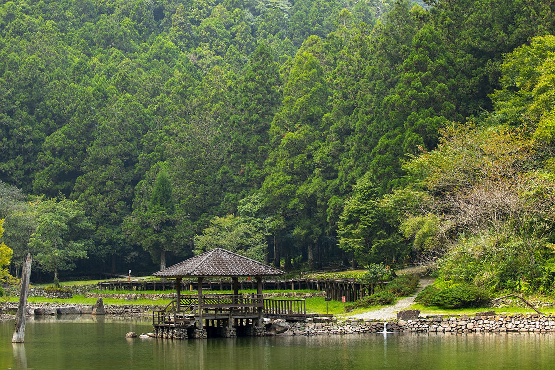 宜兴竹海风景区是一个以竹林为主题的国家aaaa级旅游区,位于江苏省