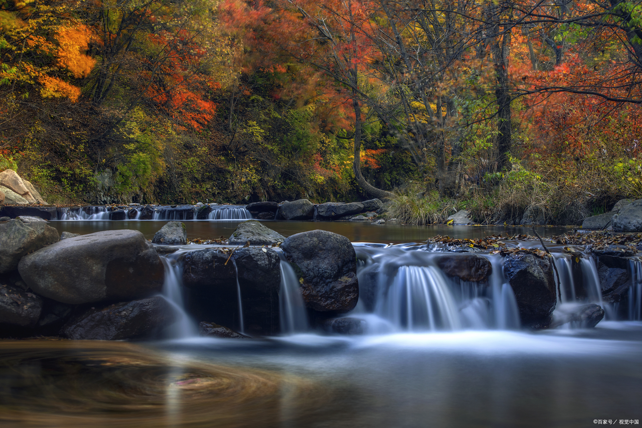 竹下幽泉琴弄韵,石间落瀑鼓鸣声/黎述盛/诗 三首