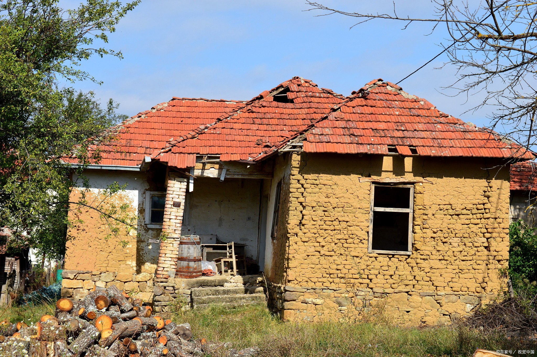 有权申请重修住宅或申请宅基地重新建房吗?