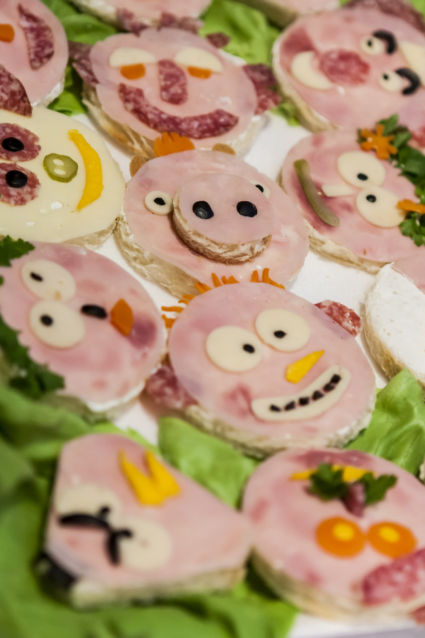 樱桃小丸子是一道童趣和美味并存的日式点心.