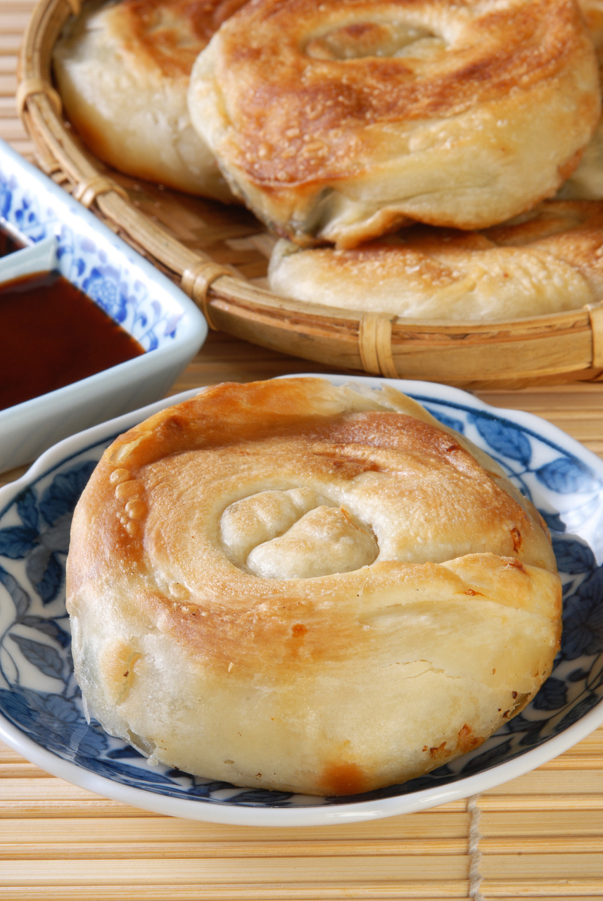 知识创作挑战赛# 河南的年味--登封烧饼 登封烧饼又称焦盖烧饼,是