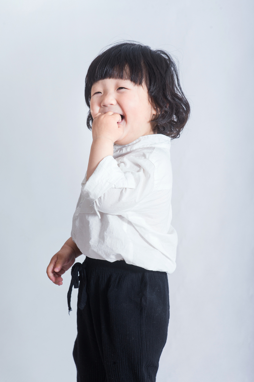 孩子们是天真纯洁的,他们所有的想法都会表现在脸上,在行动里.