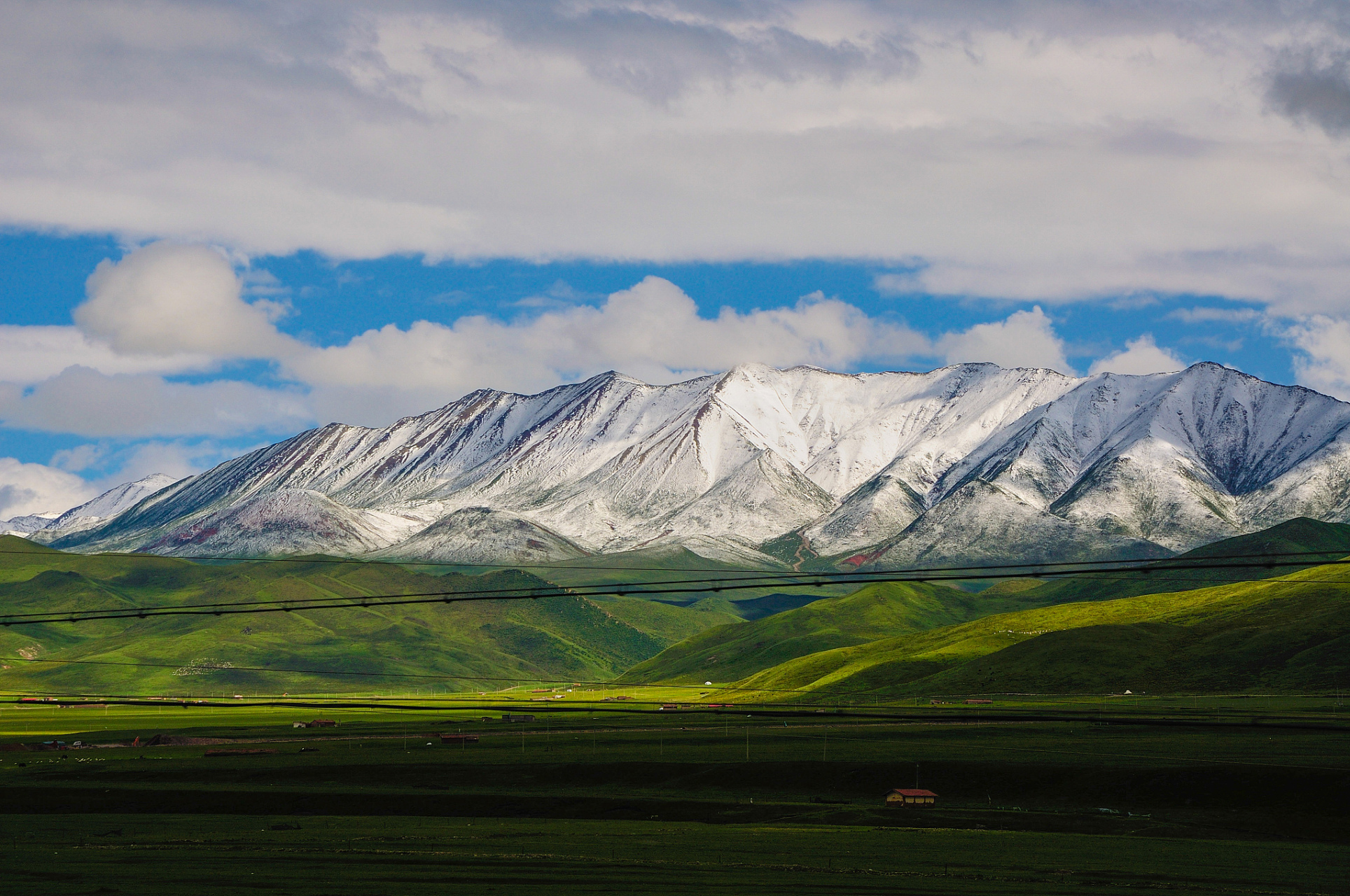 西北地区以其壮丽的自然景观而闻名,而祁连山更是其中的一颗璀璨明珠.