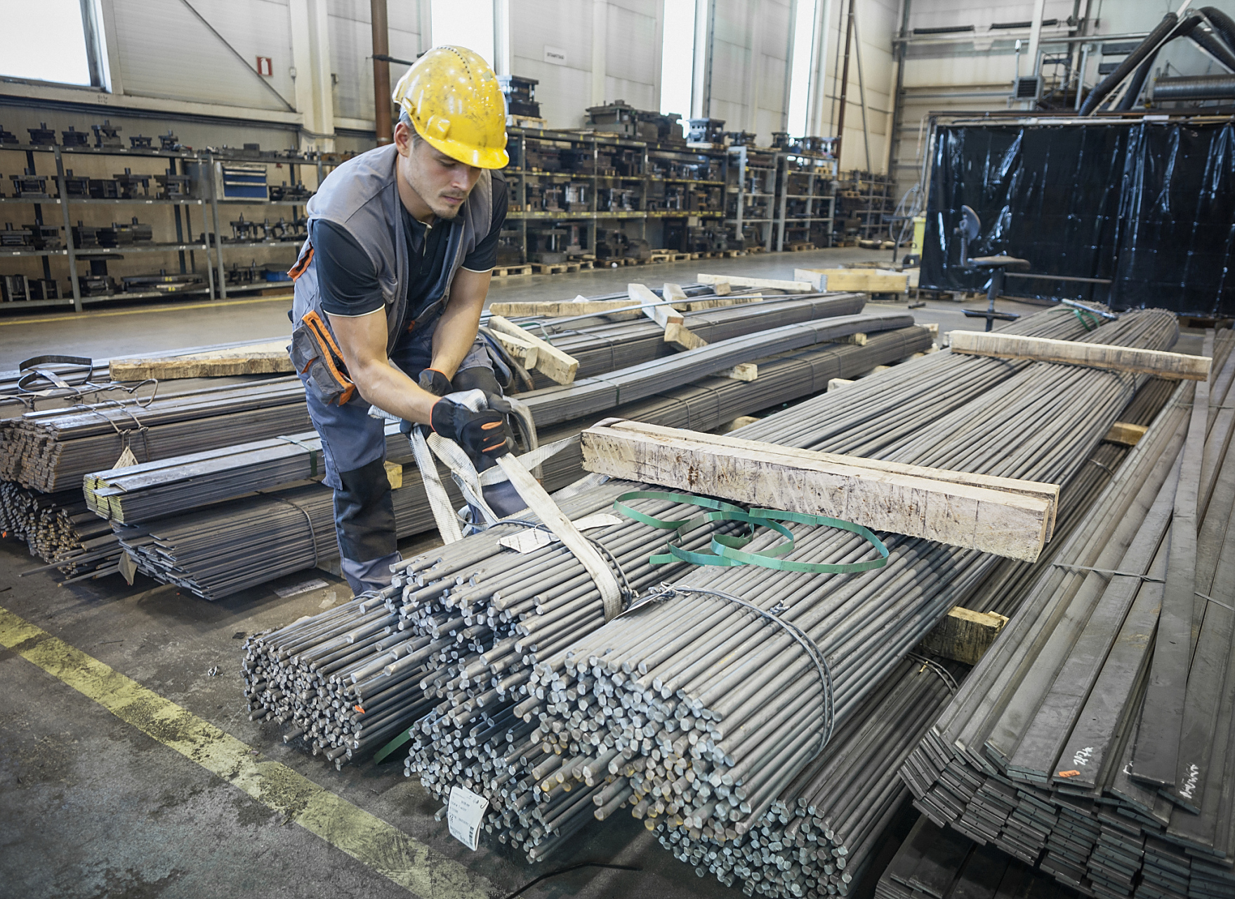 钢筋冷拉安全技术交底内容: 1.