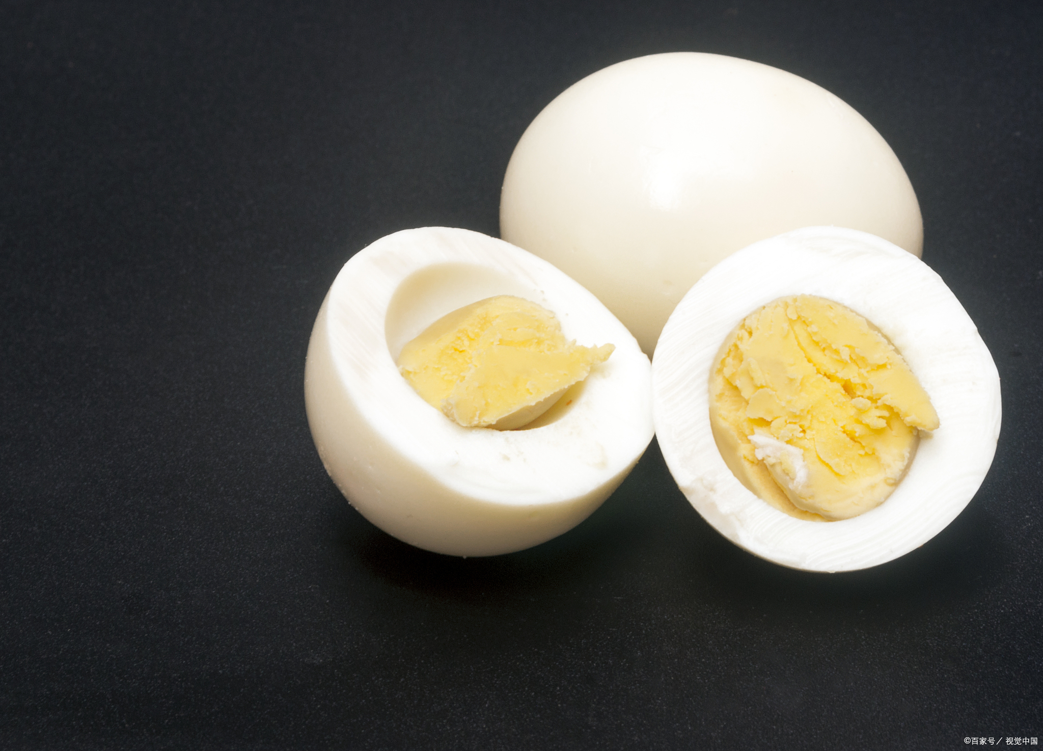 刚煮熟的鸡蛋怎样好剥壳