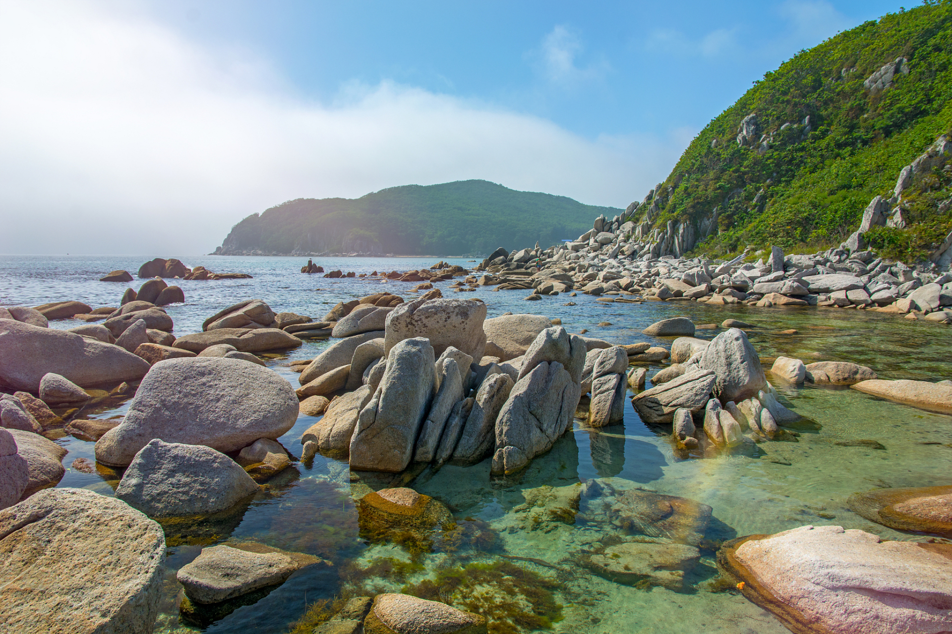深圳大鹏半岛国家地质公园就像一幅生动多彩的自然画卷,总面积高达150