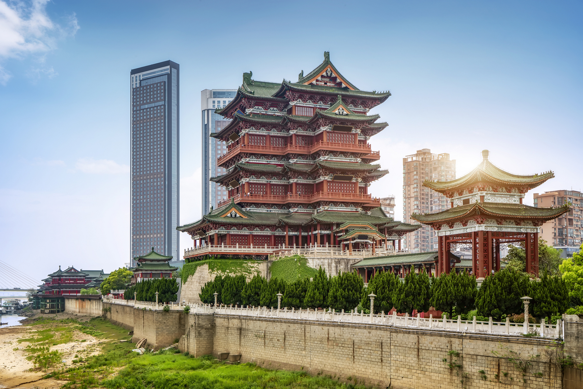 文旅热点速报#  南昌夏日必游:滕王阁的历史与美景  南昌,一个充满