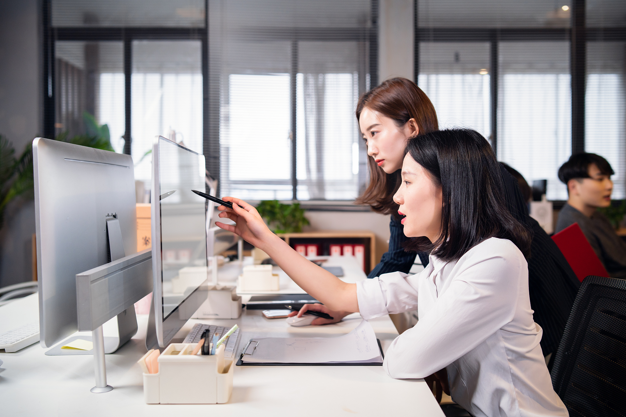 改变其实很简单:调整心态积极应对挑战;改善工作环境提高效率 ;不断