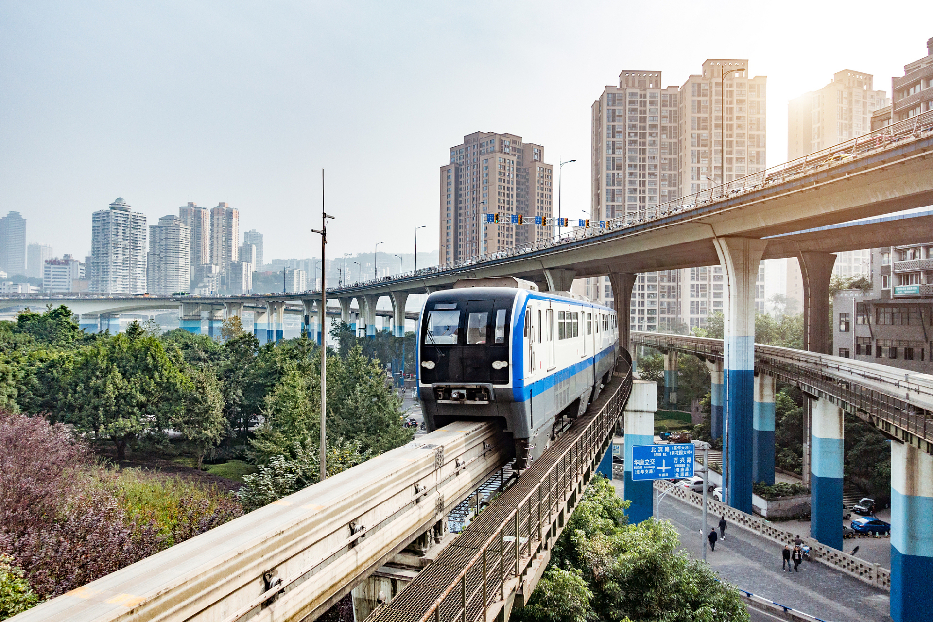 重庆南滨路有轨电车图片