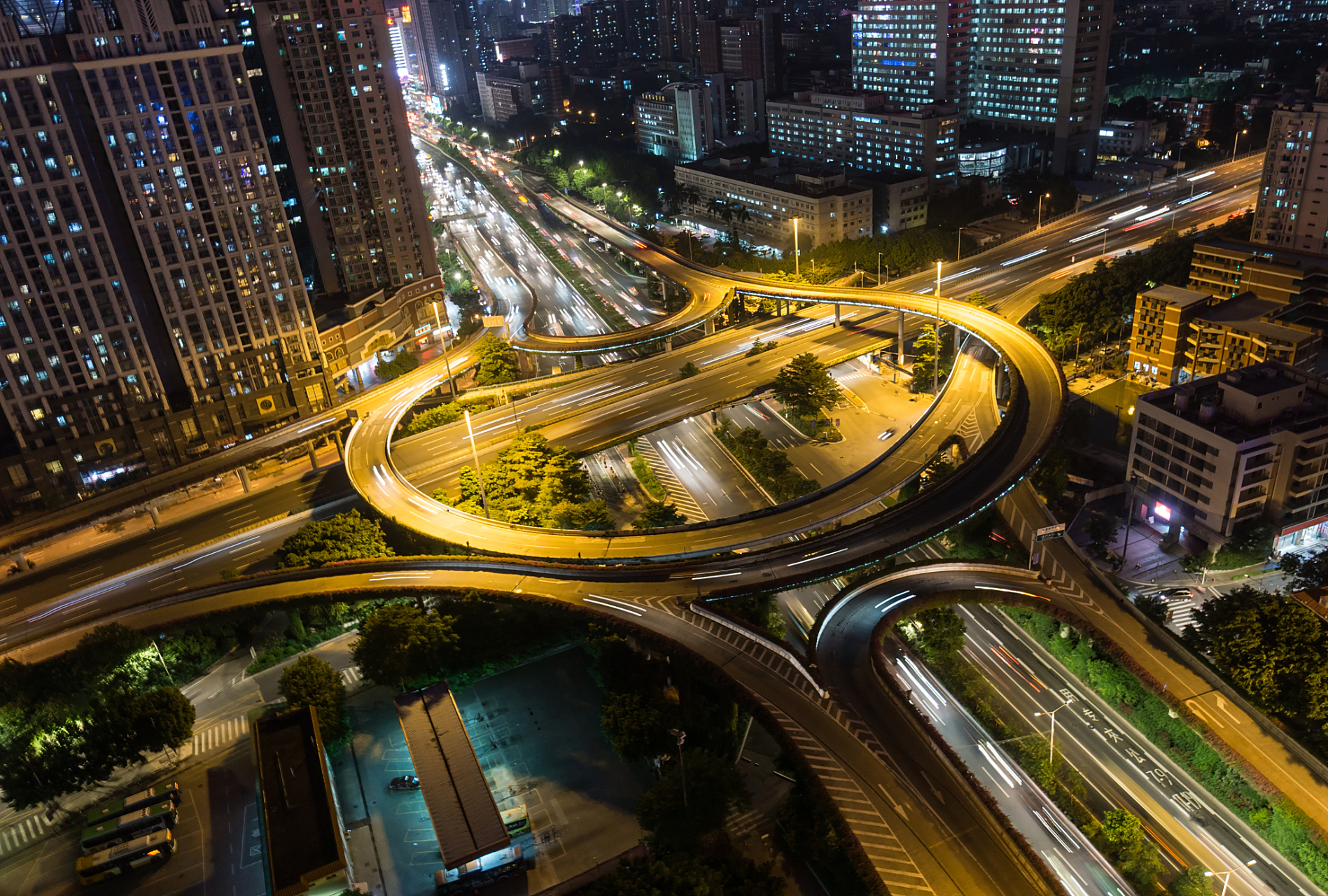 重庆立交:车行如绘画,夜景绚丽爆燃!