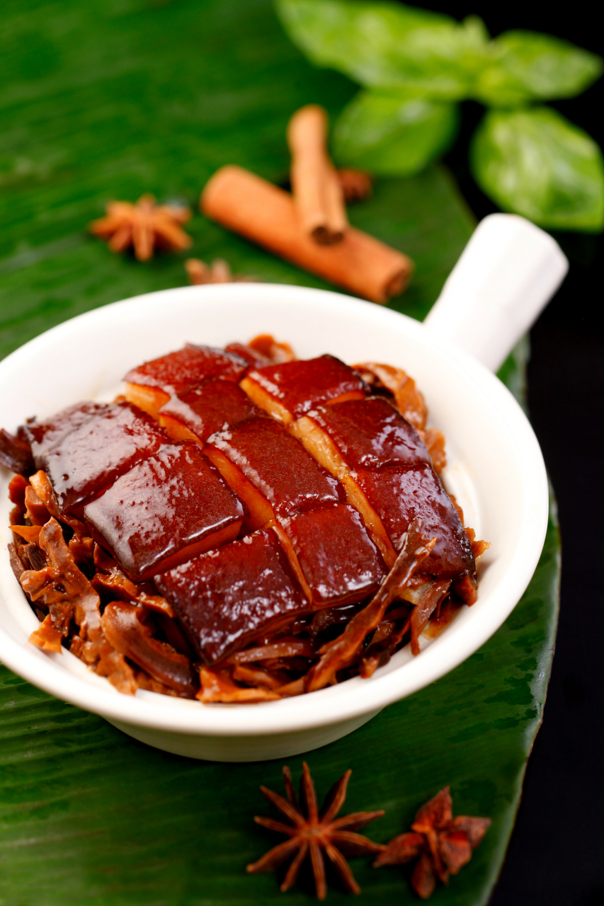 毛家红烧肉:回味无穷的湘味盛宴  作为一名吃货,我曾游历过许多地方