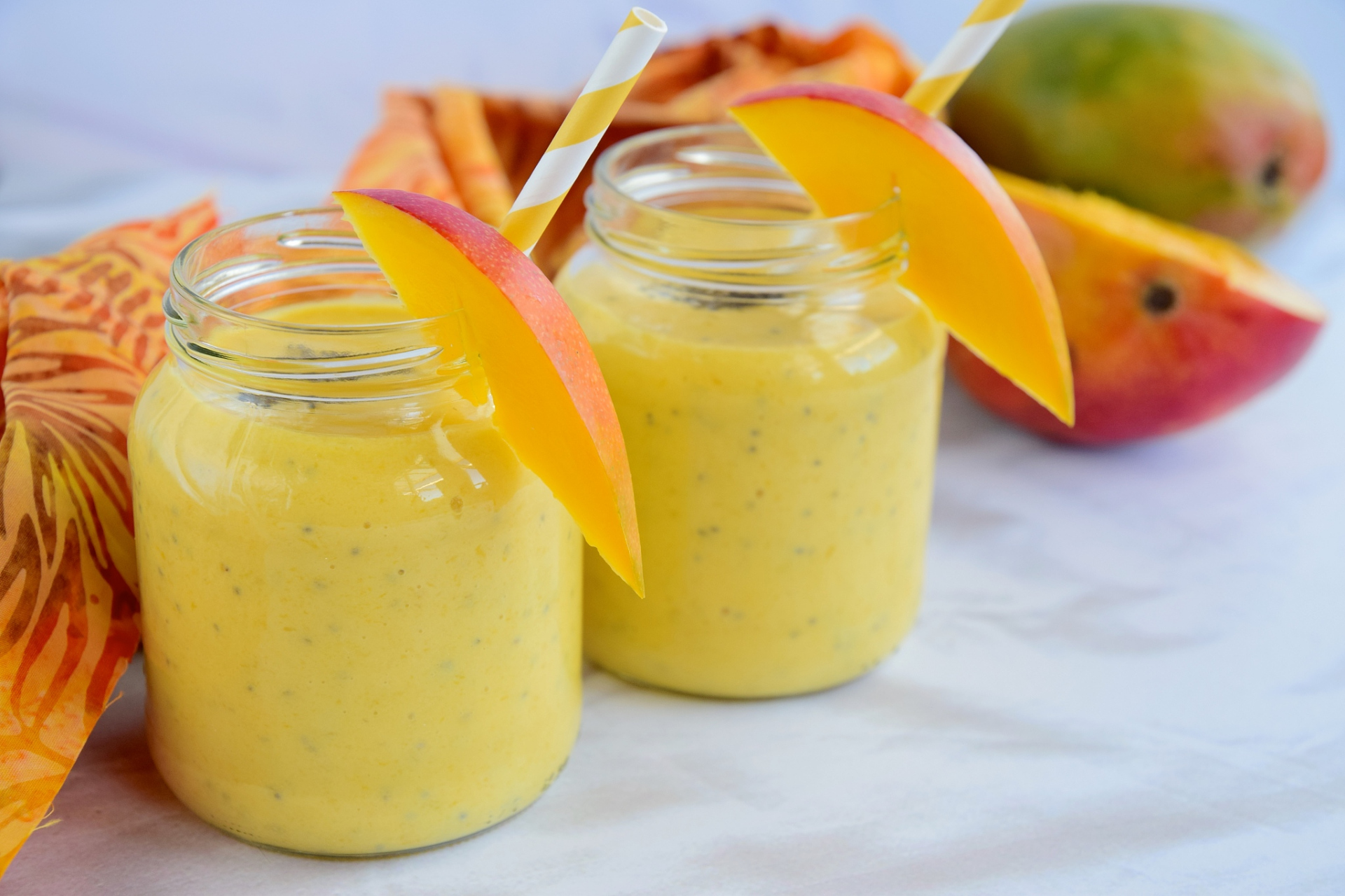 杨桃汁是一种健康美味的饮品,它不仅口感清爽,而且富含各种营养物质