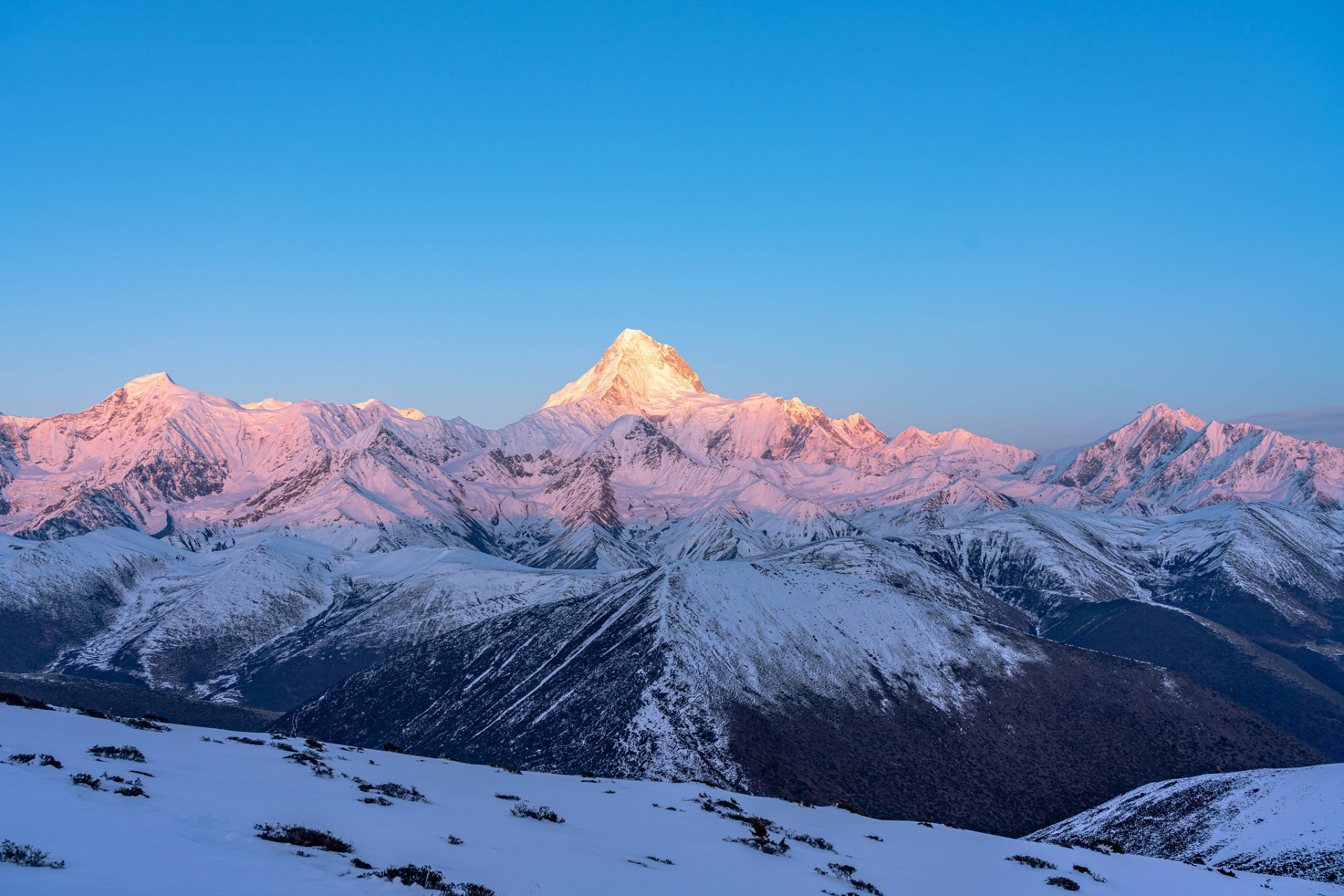 贡嘎山国家级风景名胜区,以其独特的康巴文化和木雅文化而闻名遐迩.