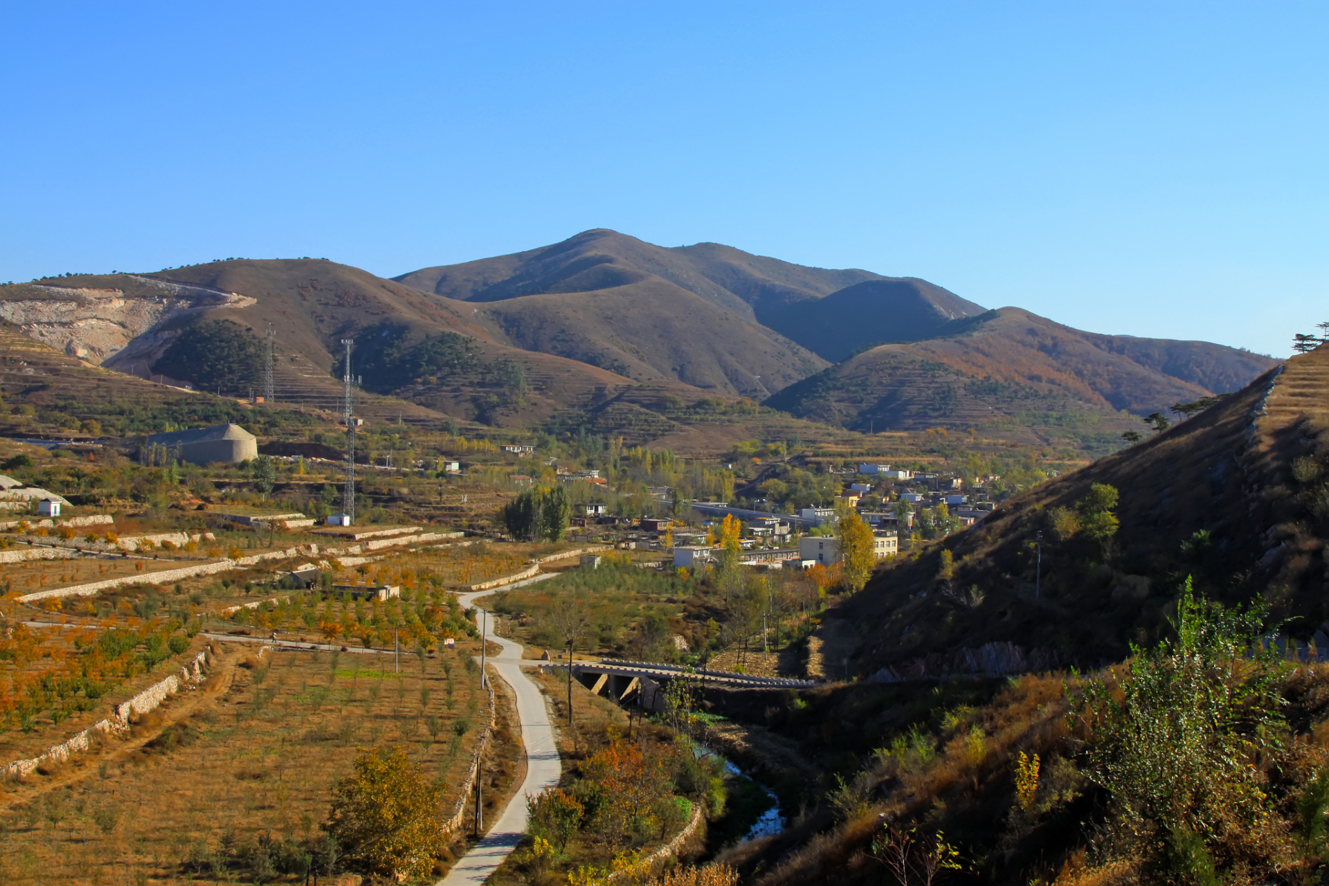 北京梨树沟风景区位于北京市密云区,是一个以自然风光和人文景刮