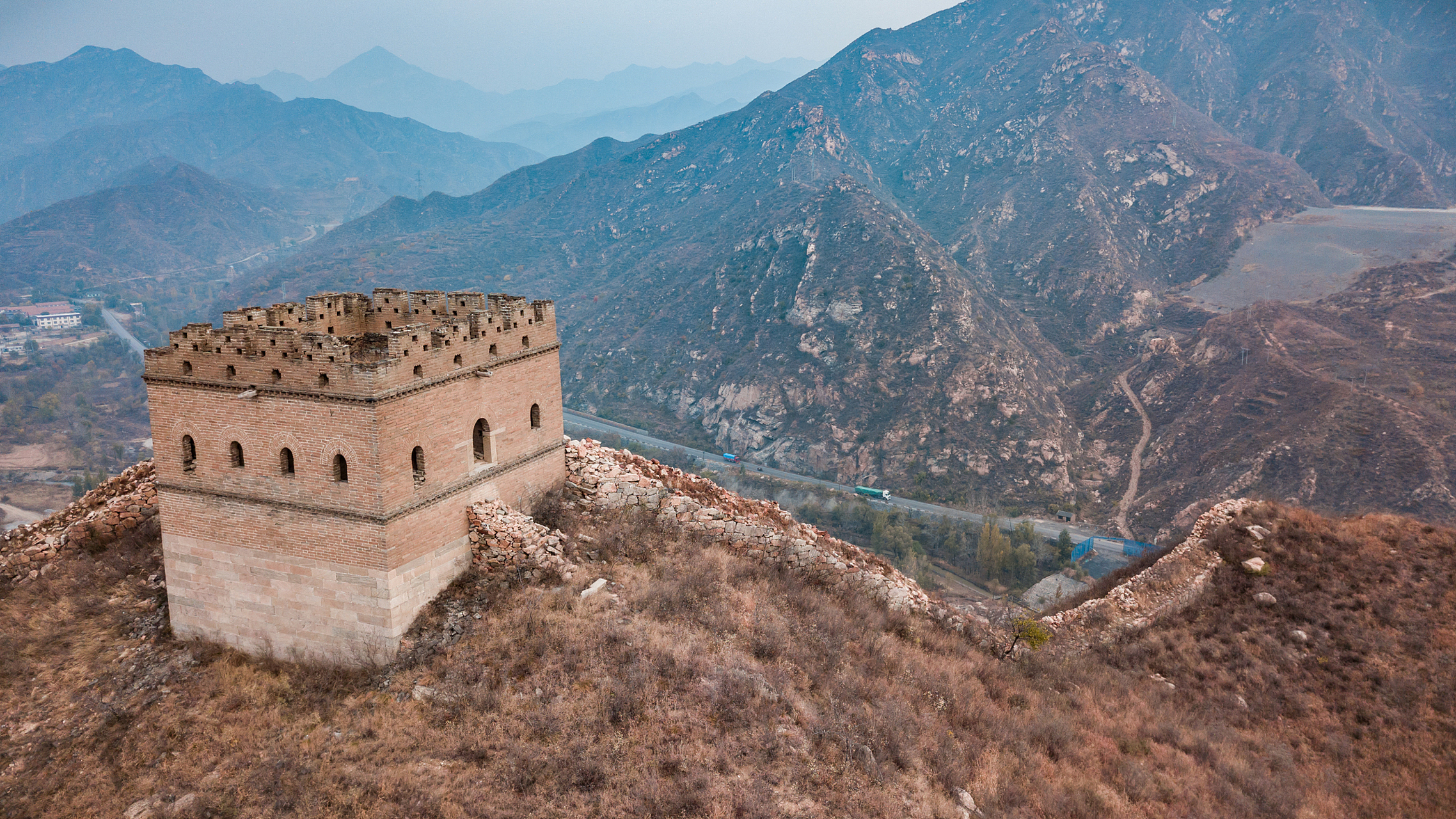 穿越时空的旅行# 在一次难忘的旅程中,我有幸探访了固关长城,这是一