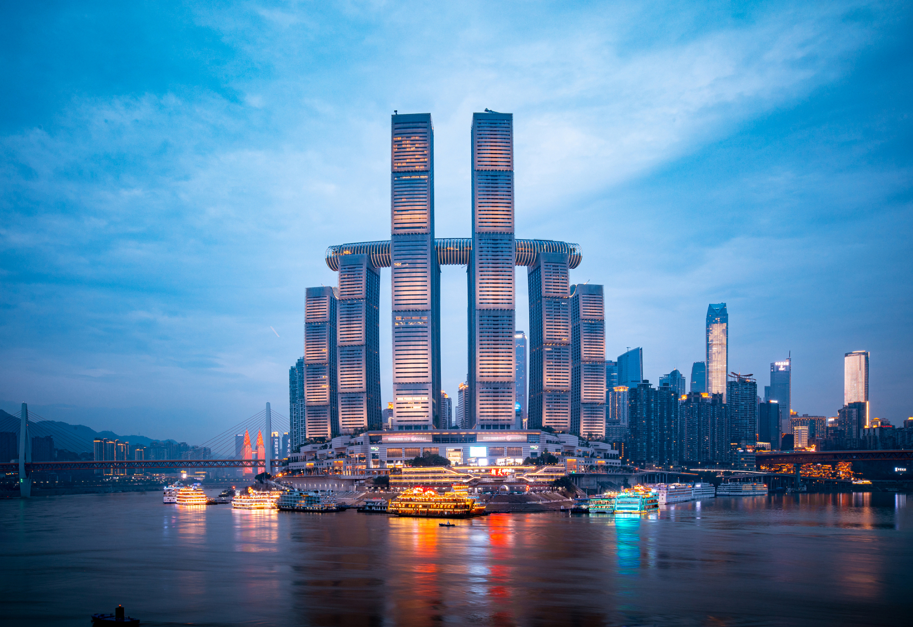 动态连更挑战# 重庆朝天门位于渝中区嘉陵江与长江交汇处,原题"古渝