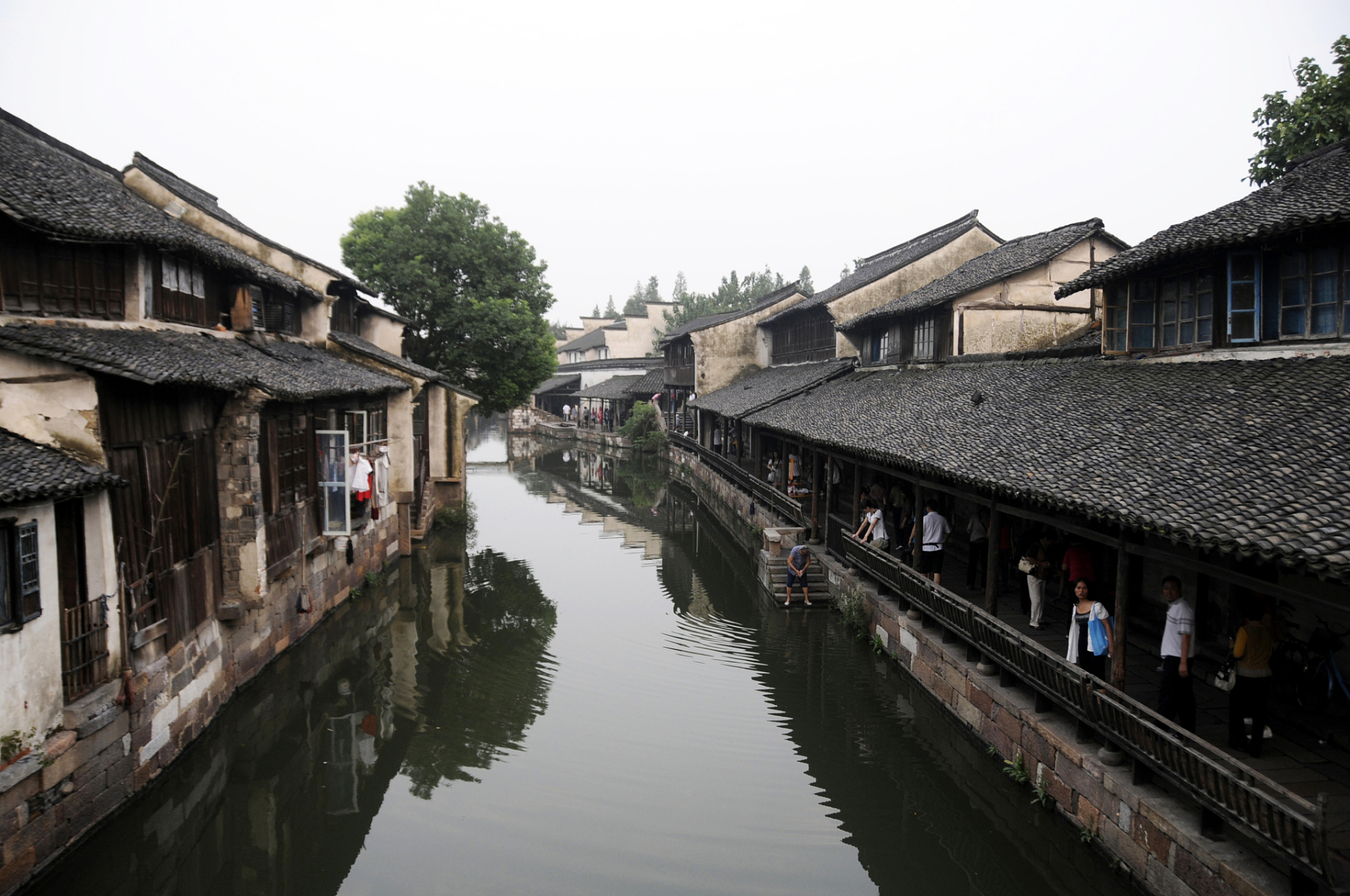 乌镇青石板路图片