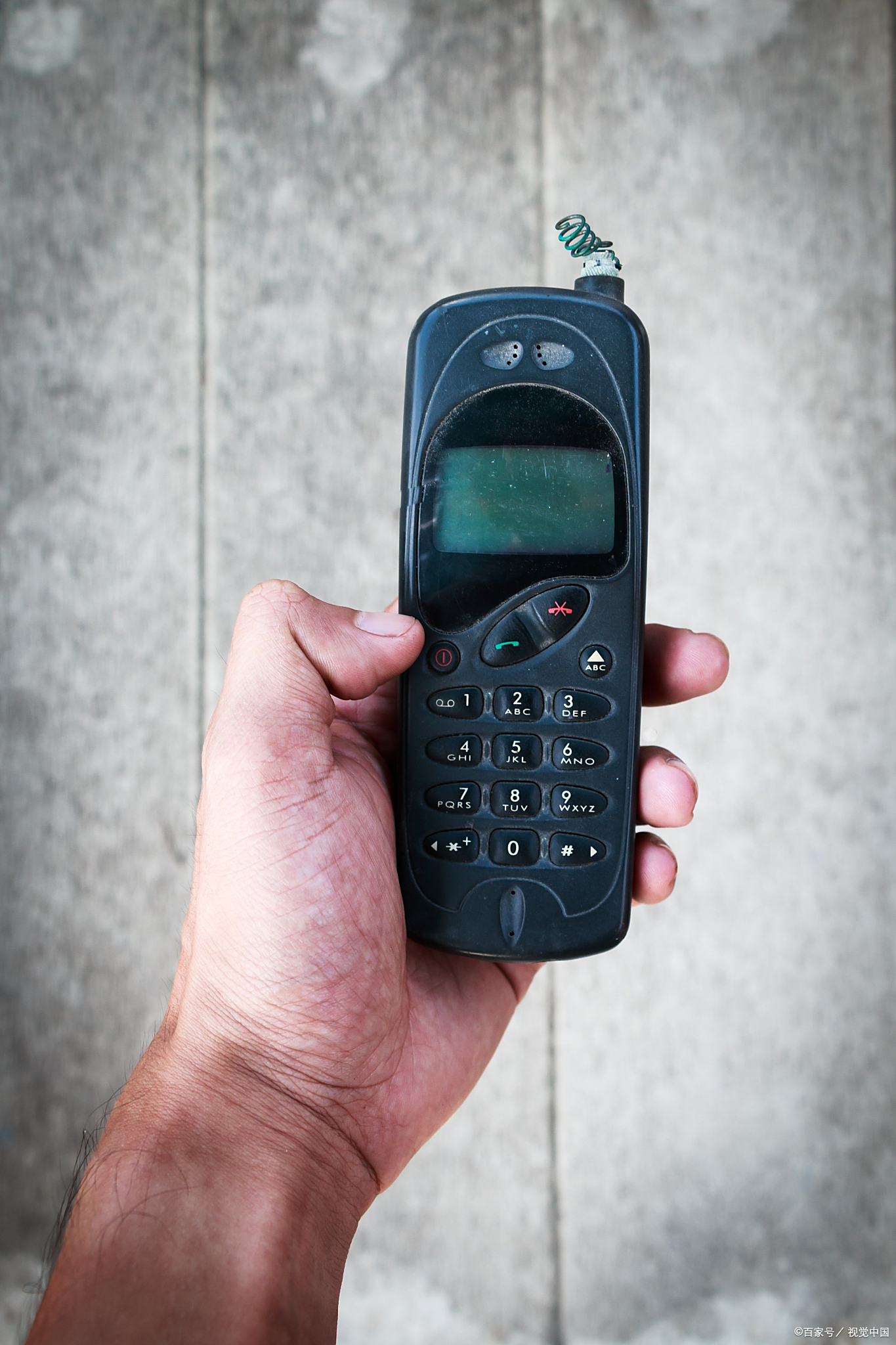 年轻人抢购老人机# 我不是年轻人了,最近也打算换一个老人机