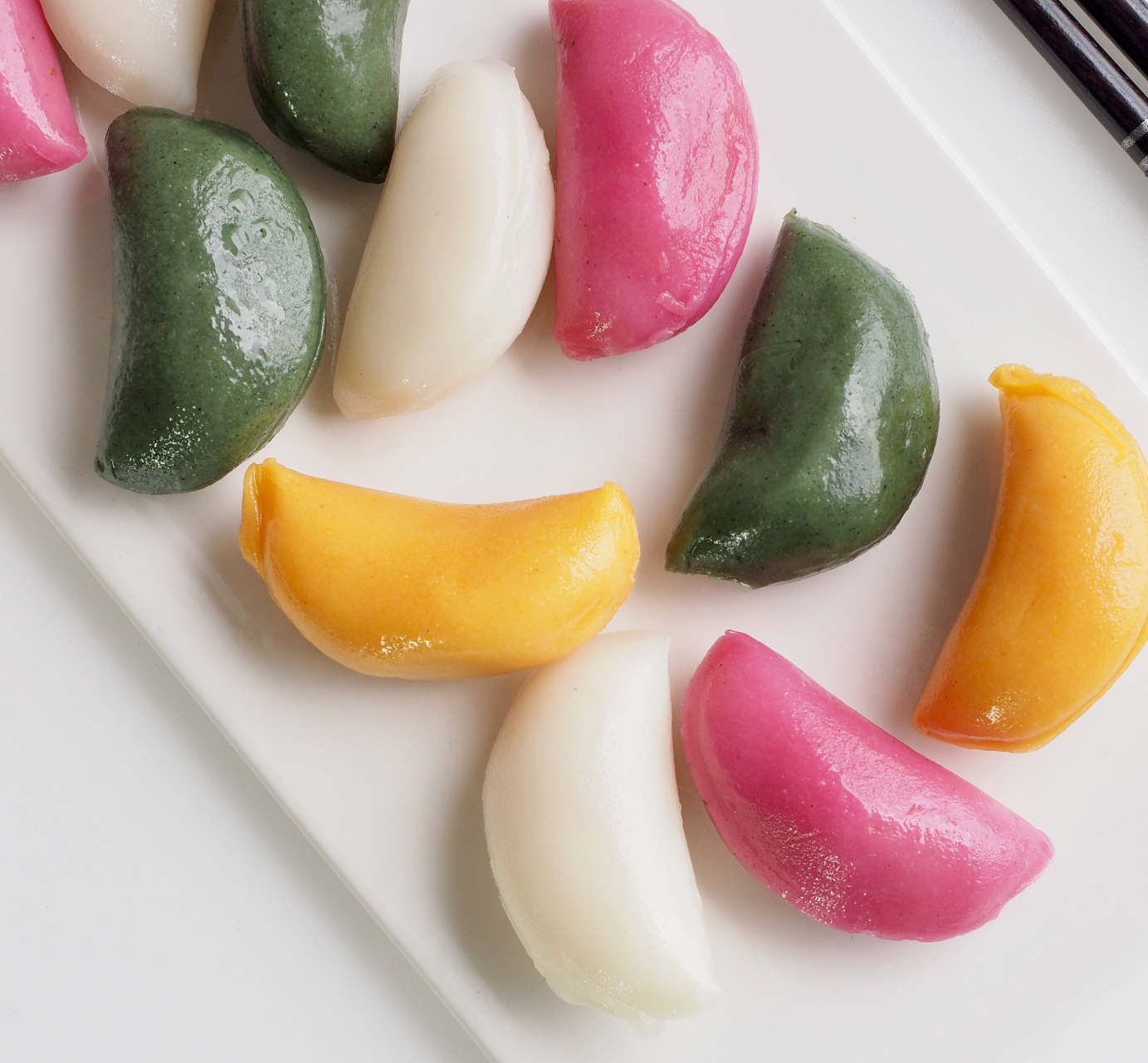 其中最抓人眼球的,就是五颜六色的水饺了.