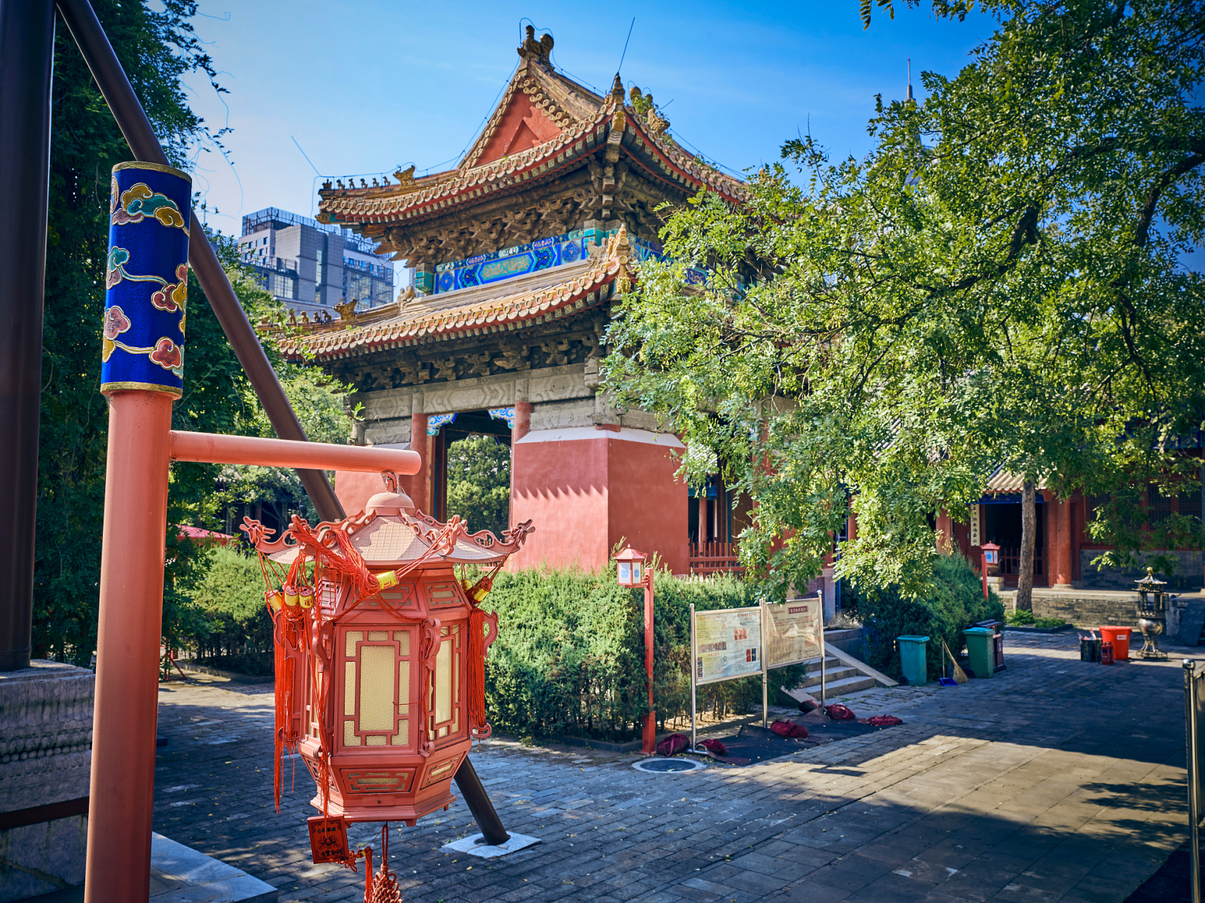 建于北宋的东岳庙历史悠久,它是杭州人节俭文化的汇集点.