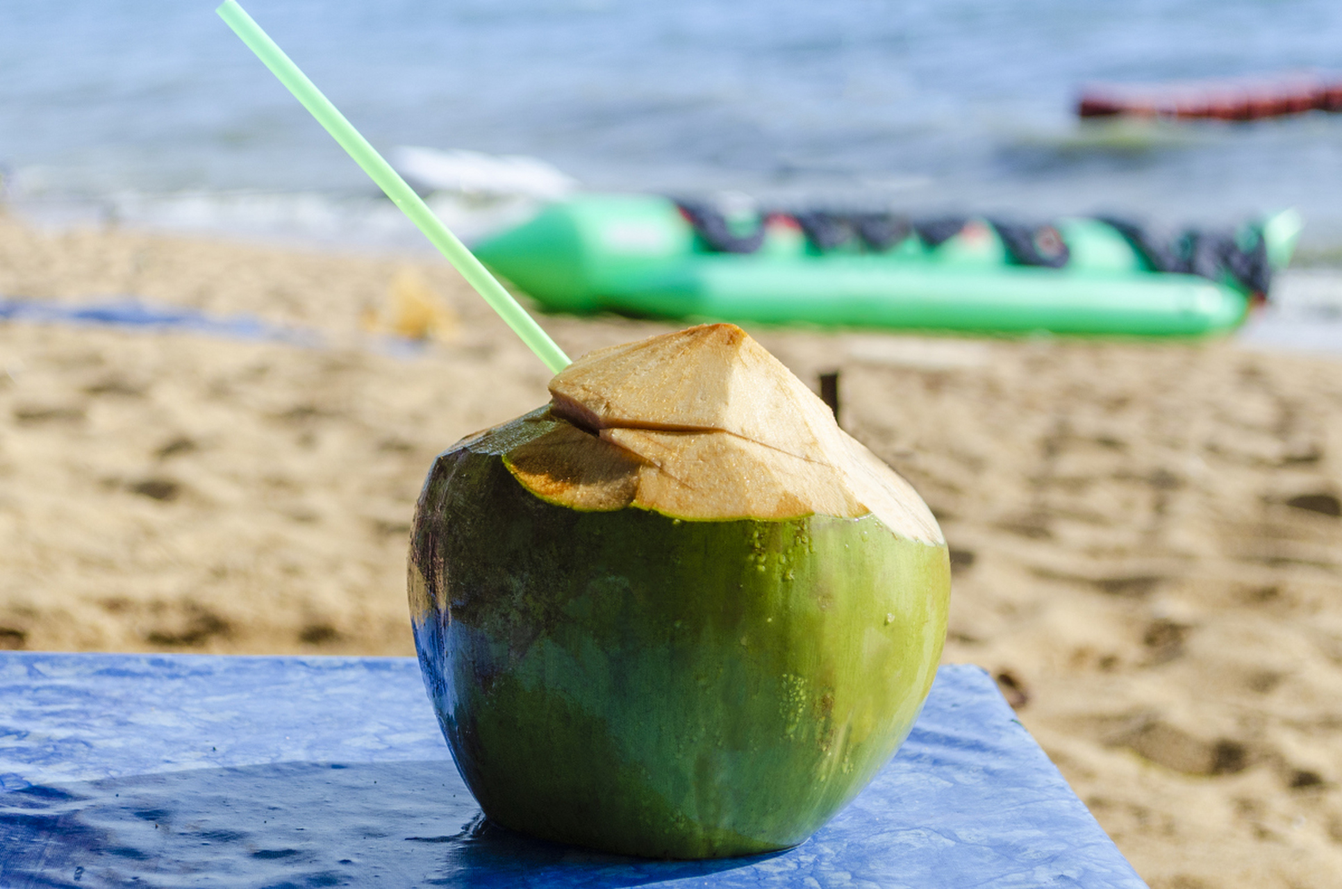 喝预开口的椰子会中毒吗  椰子水里面含有较多电解质,还有其他营养素