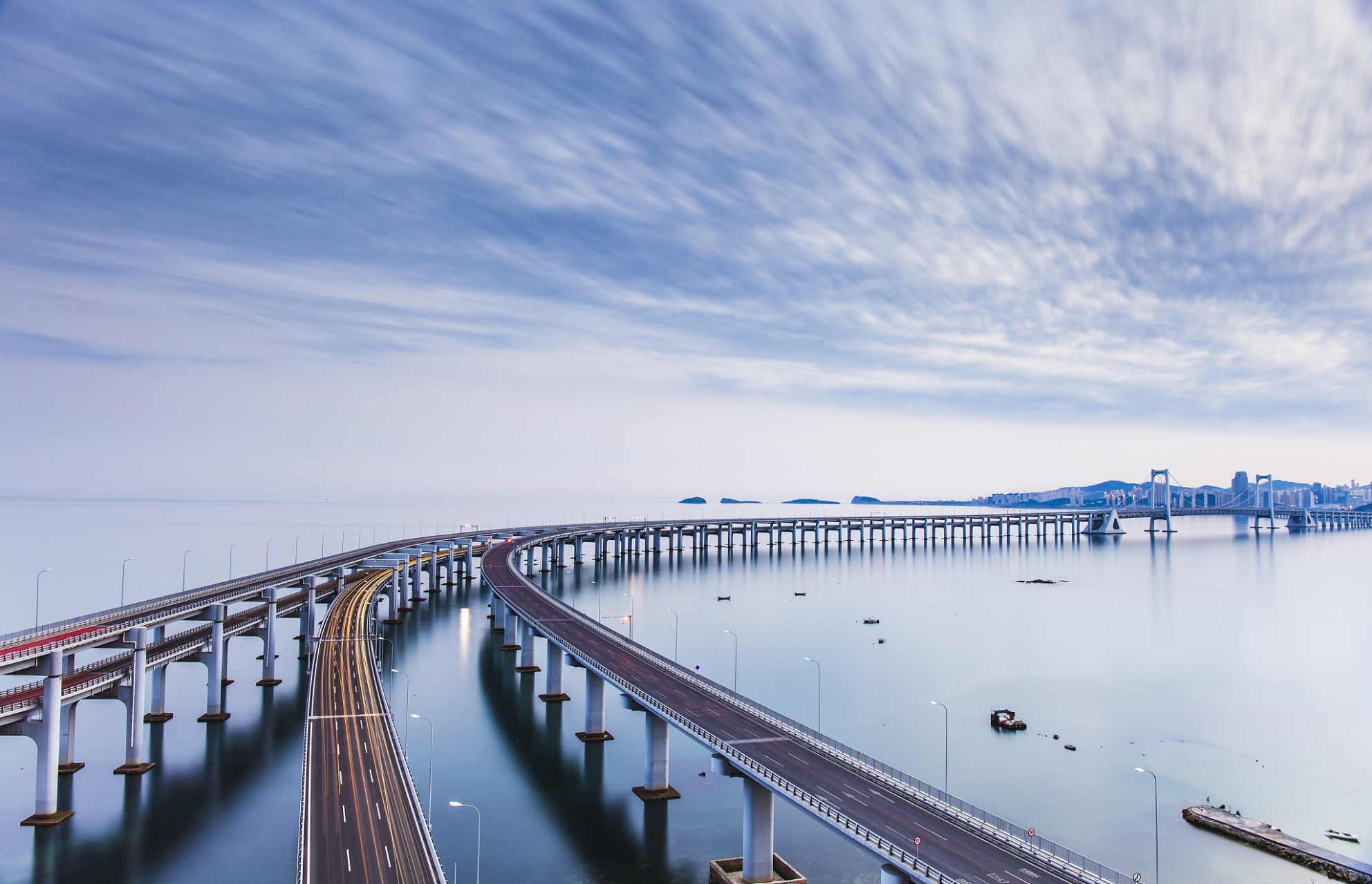 优质动态创作营# #百家说动态# 大连南部滨海大道跨海大桥,是一座极