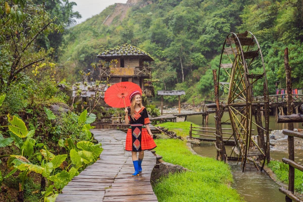今天,就让我们一起踏上湖北的旅程,探寻杨梅古寨的千年风情,再体验