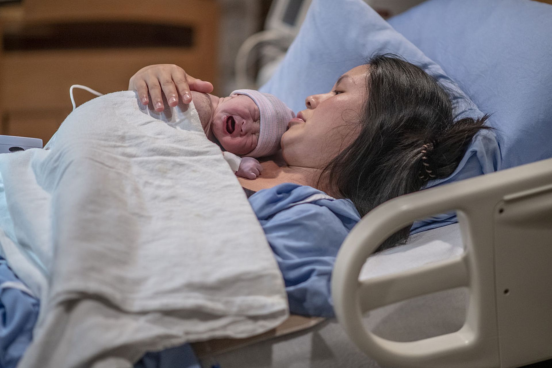 在人生的璀璨篇章里,新生命的降临犹如最绚烂的星辰,它不仅照亮了家庭