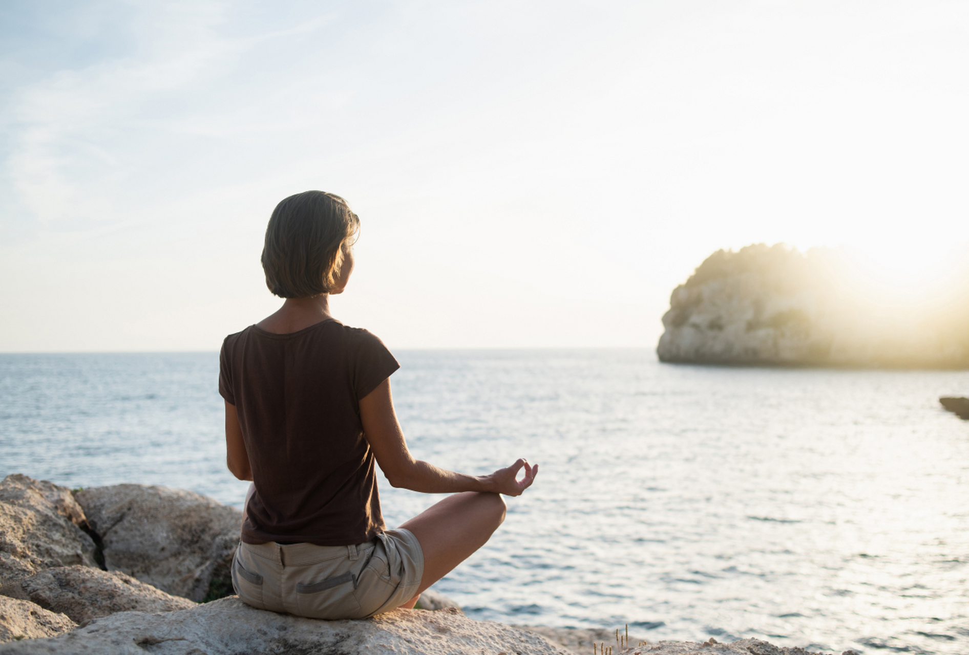 瑜伽可以提供三方面的信息,有关我们身体的信息,有关我们心智的信息
