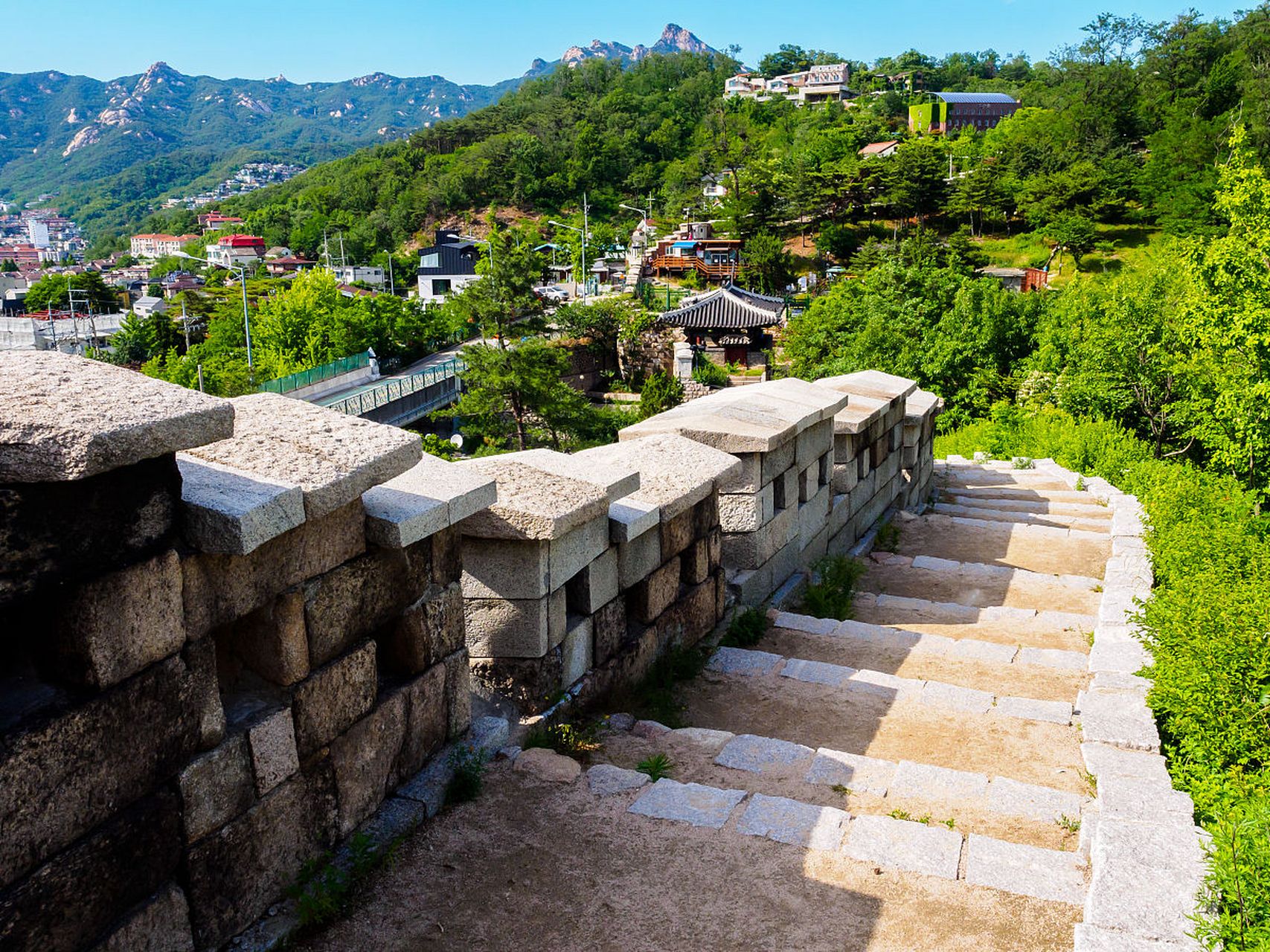 九龙山路,青岛网红打卡地,一条充满故事与魅力的路线.
