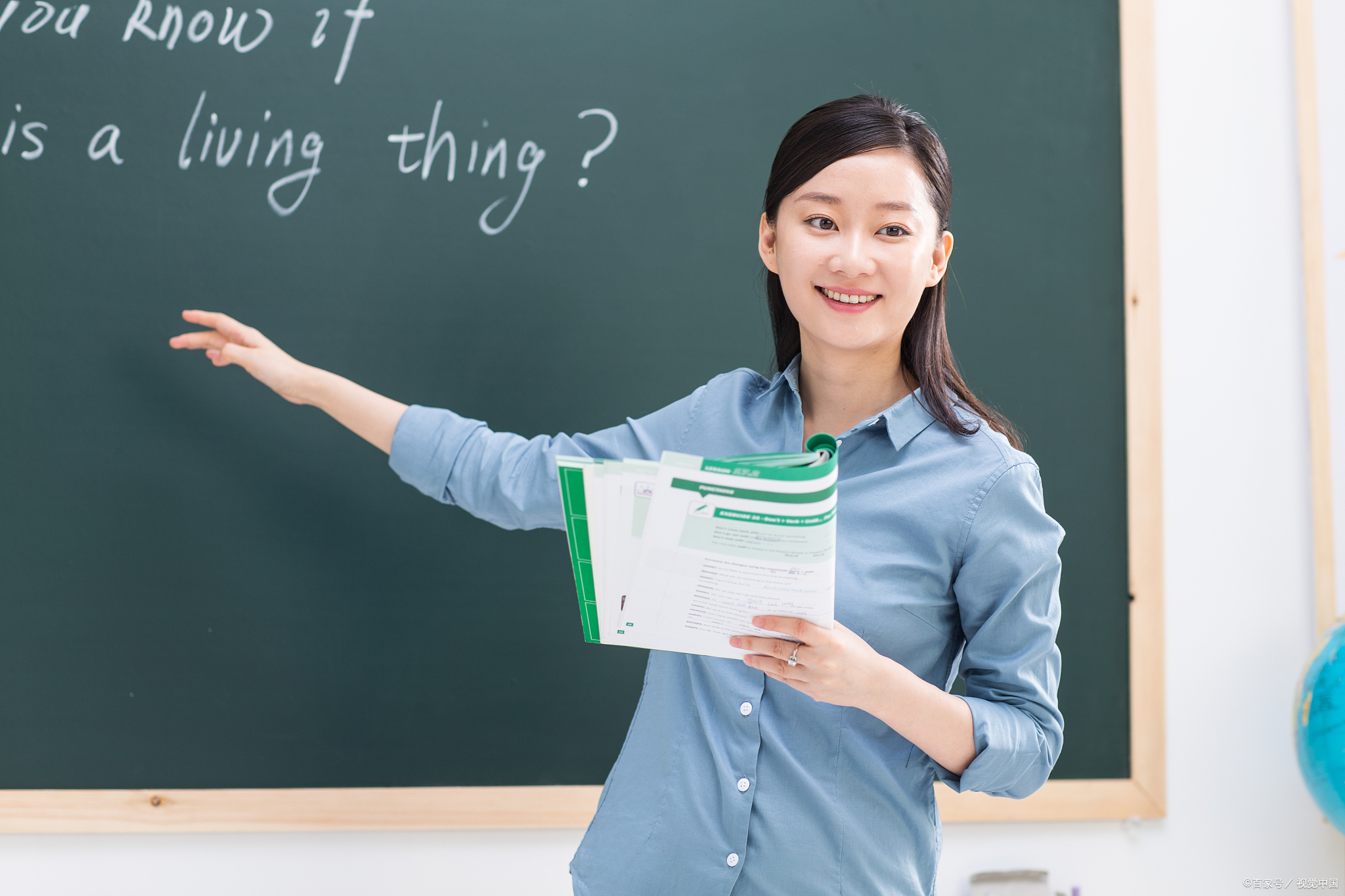 首先,年轻教师就像新鲜出炉的面包,充满了活力和新鲜感.