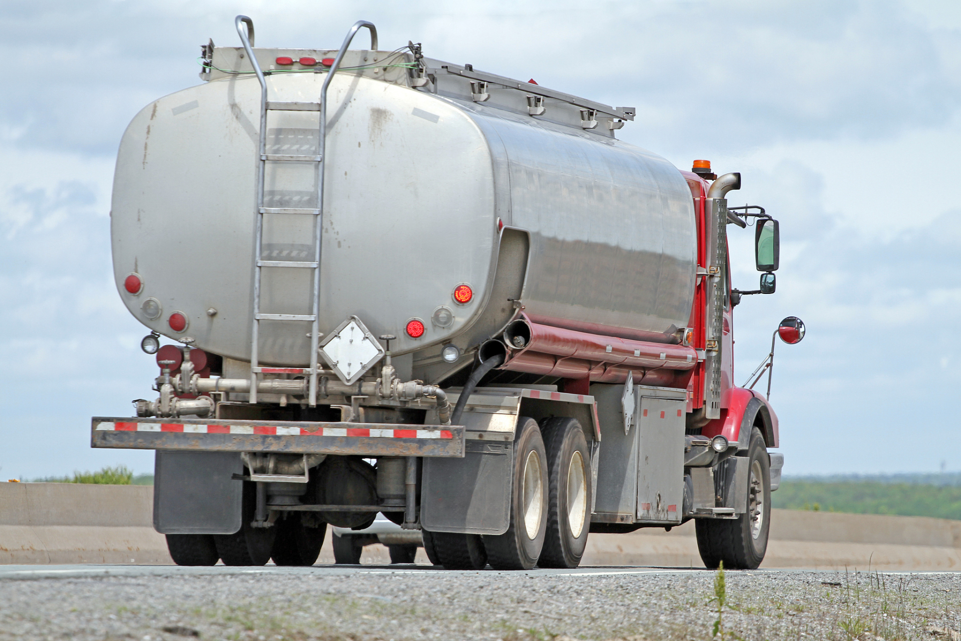 我们从小锻炼身体,我们坚持清正自律,我们坚持健康饮食