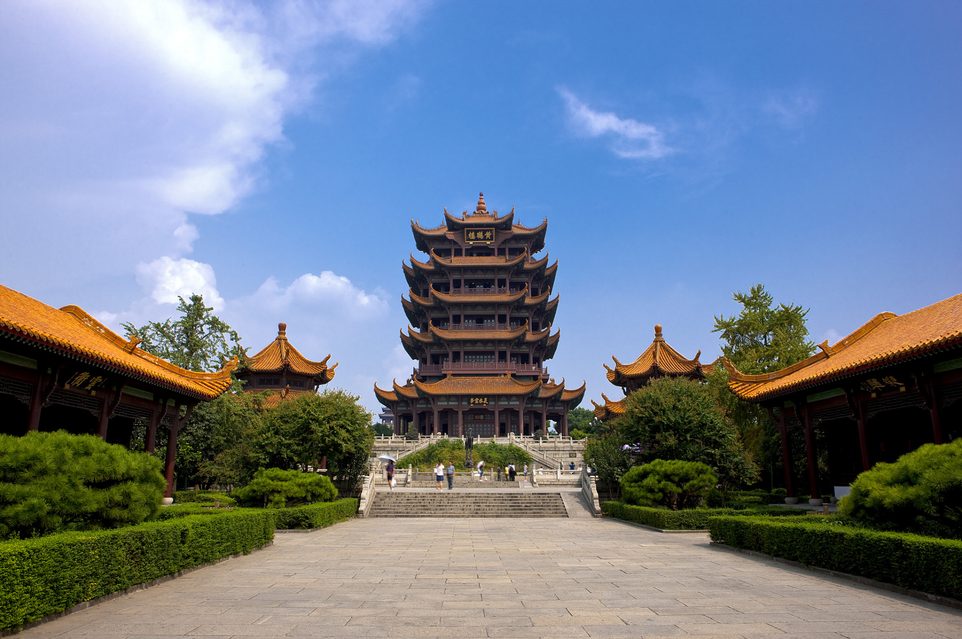 江湖搭子蛮ai玩#  黄鹤楼是武汉的标志性建筑之一,也是一处汇聚文化