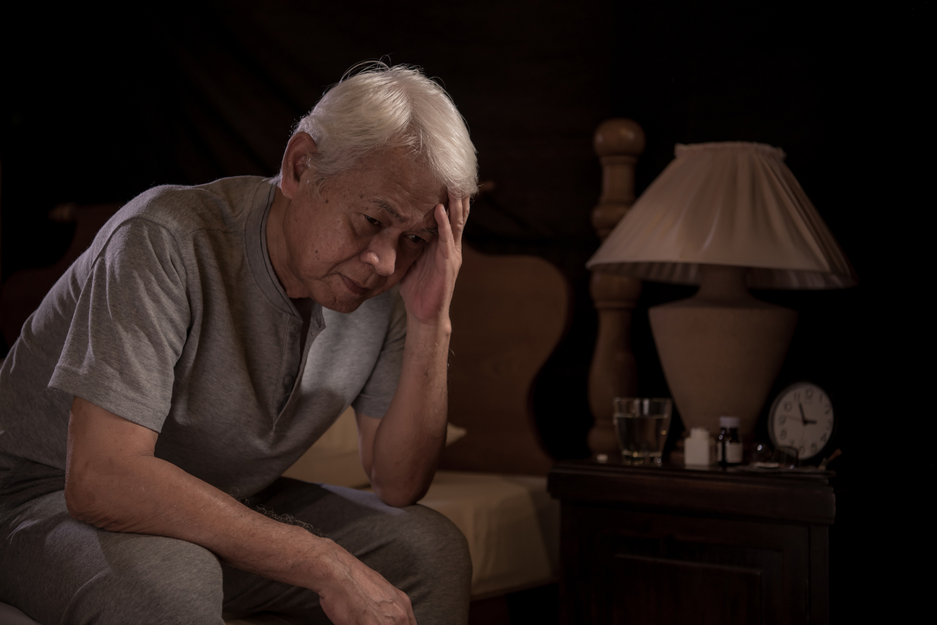 多量饮水,以免导致夜尿频多,引起肾气亏虚,建议小解以后再上床休息