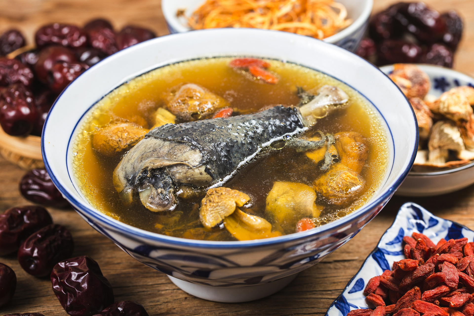 聊聊立春那些健康事# 花旗参乌鸡汤是一道传统的药膳,具有多种功效和