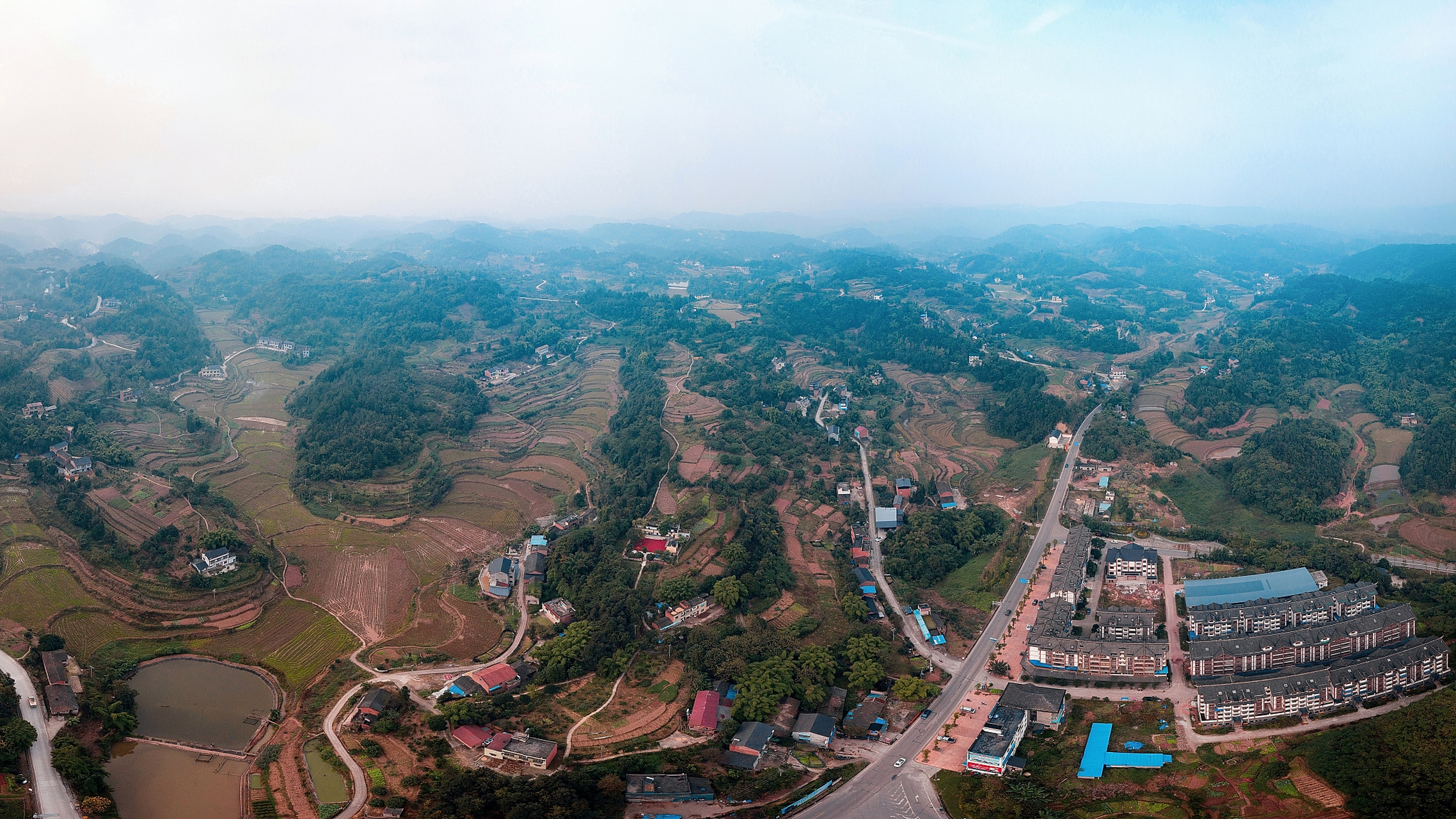 四川古蔺马蹄镇的春天,是一片花的海洋,充满诗意.