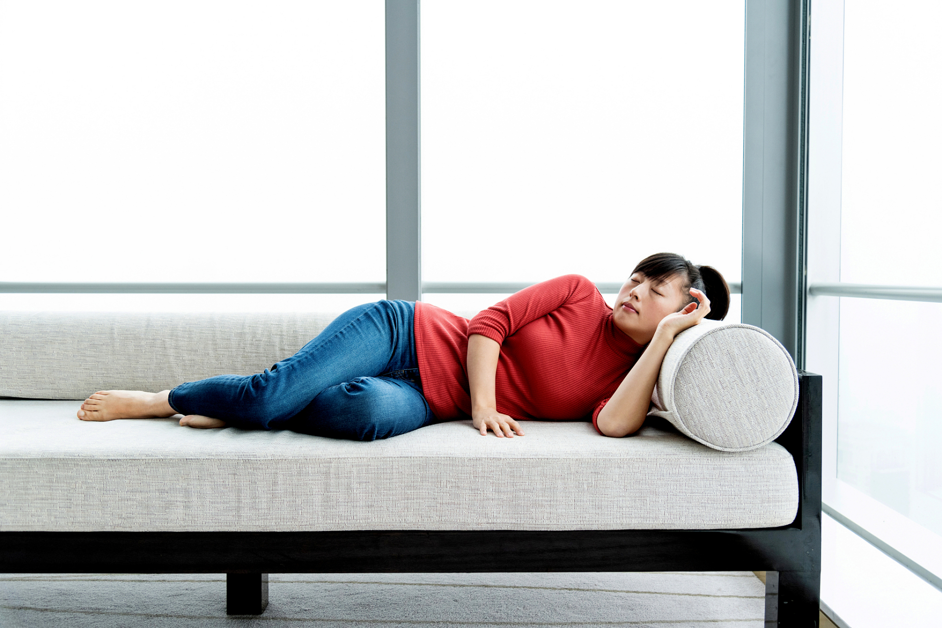 发现一个奇怪的现象,, 现在年轻人选择躺平了, 真的是太反常了,  我