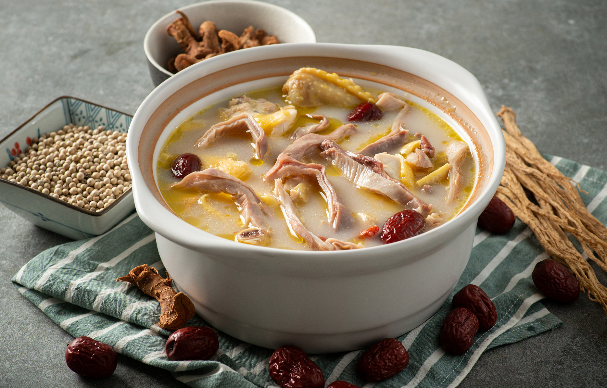 热乎乎的猪肚鸡火锅,暖心暖胃,一口就上瘾75  我是广西仔美食攻略!