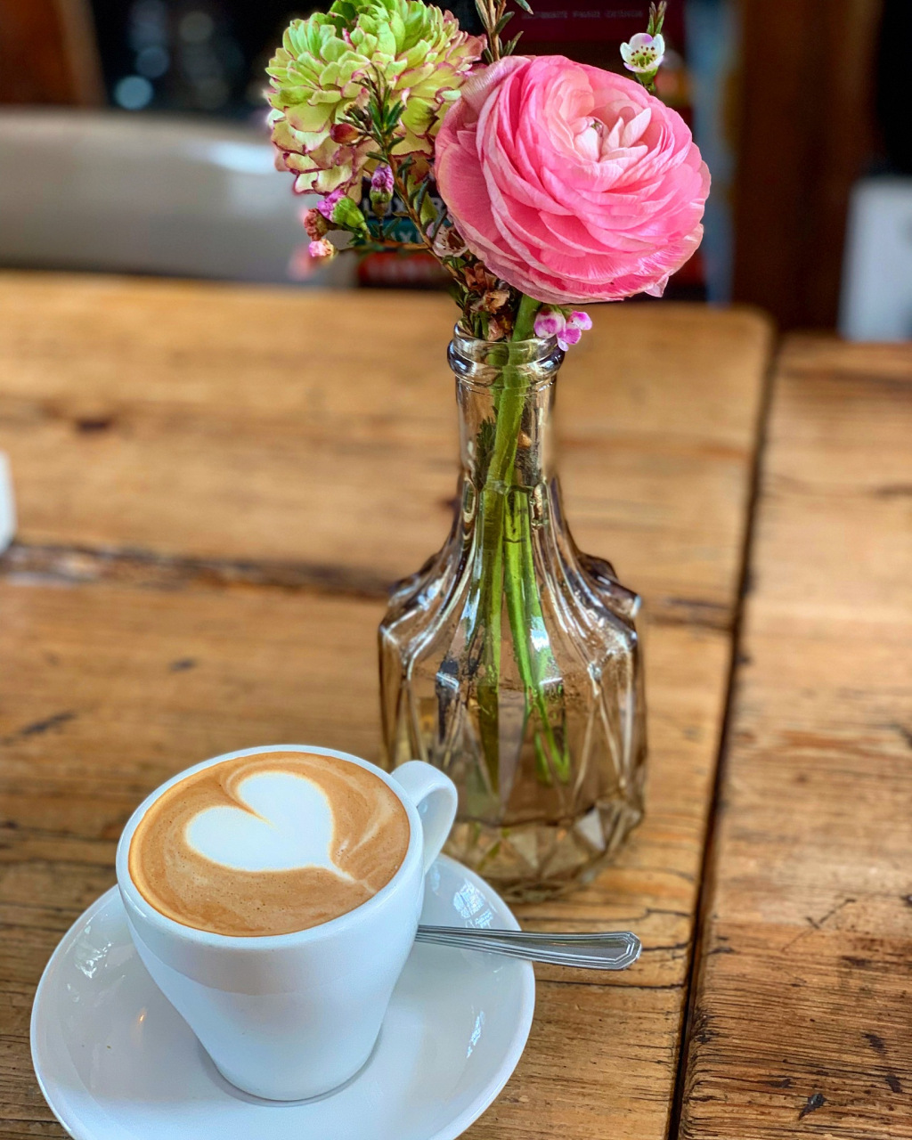 勤俭持家. 吃苦耐劳. 孝敬父母. 温柔体贴. 多情诱惑. 还得会赚米.