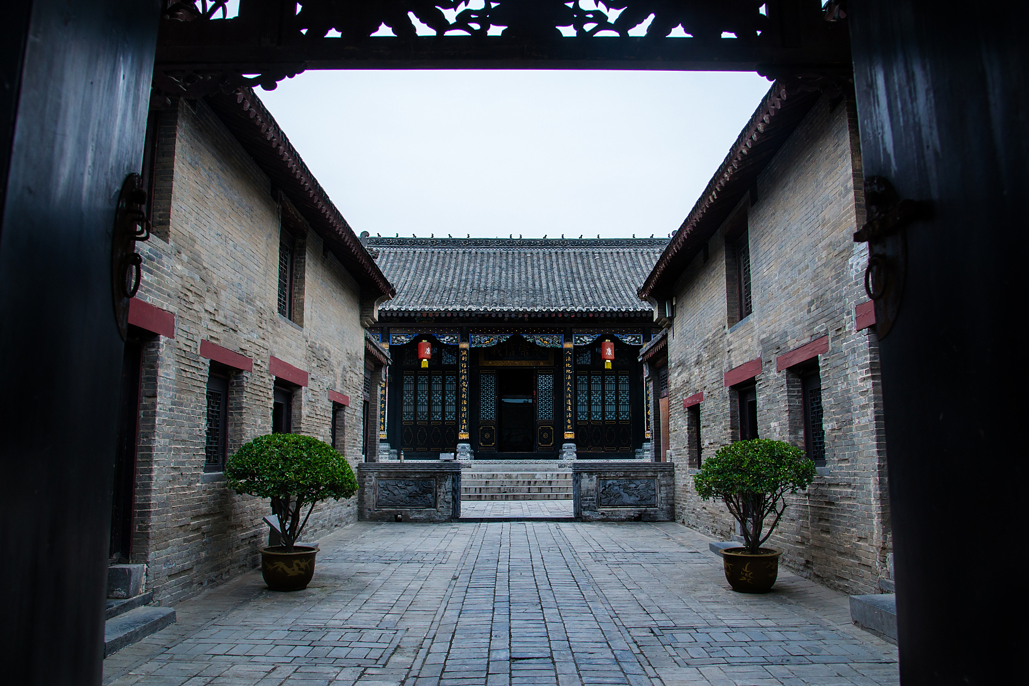 顺平县的旅游景点包括腰山王氏庄园,白银坨森林公园,伍侯塔,顺平子城