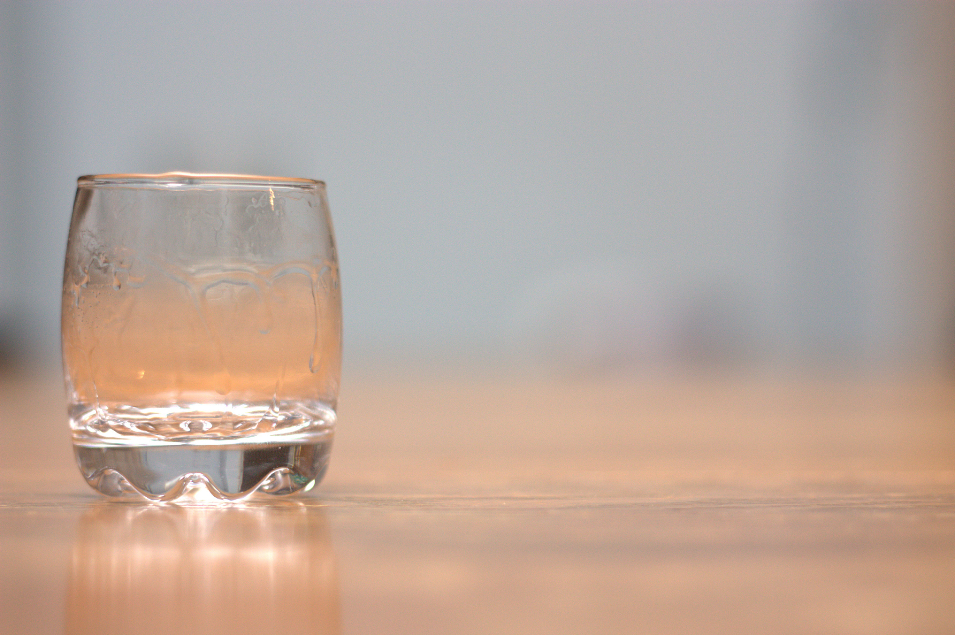 同样地,一个人如果总是沉浸在过去的成功或失败中