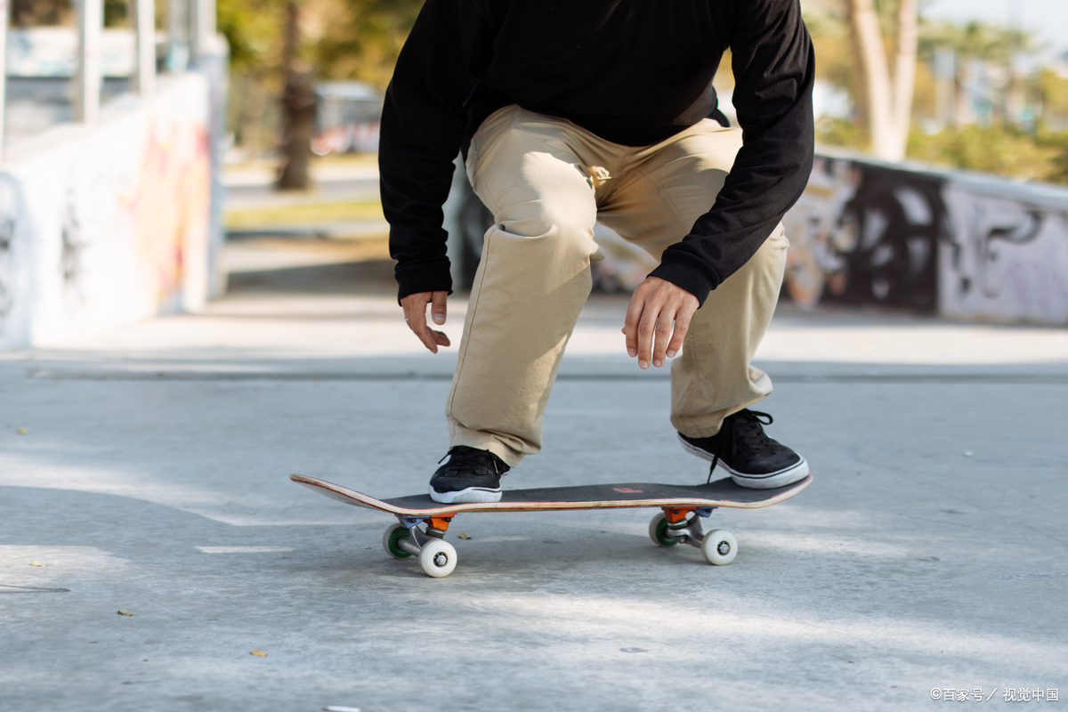 滑板根据设计和用途的不同,主要分为以下几种: